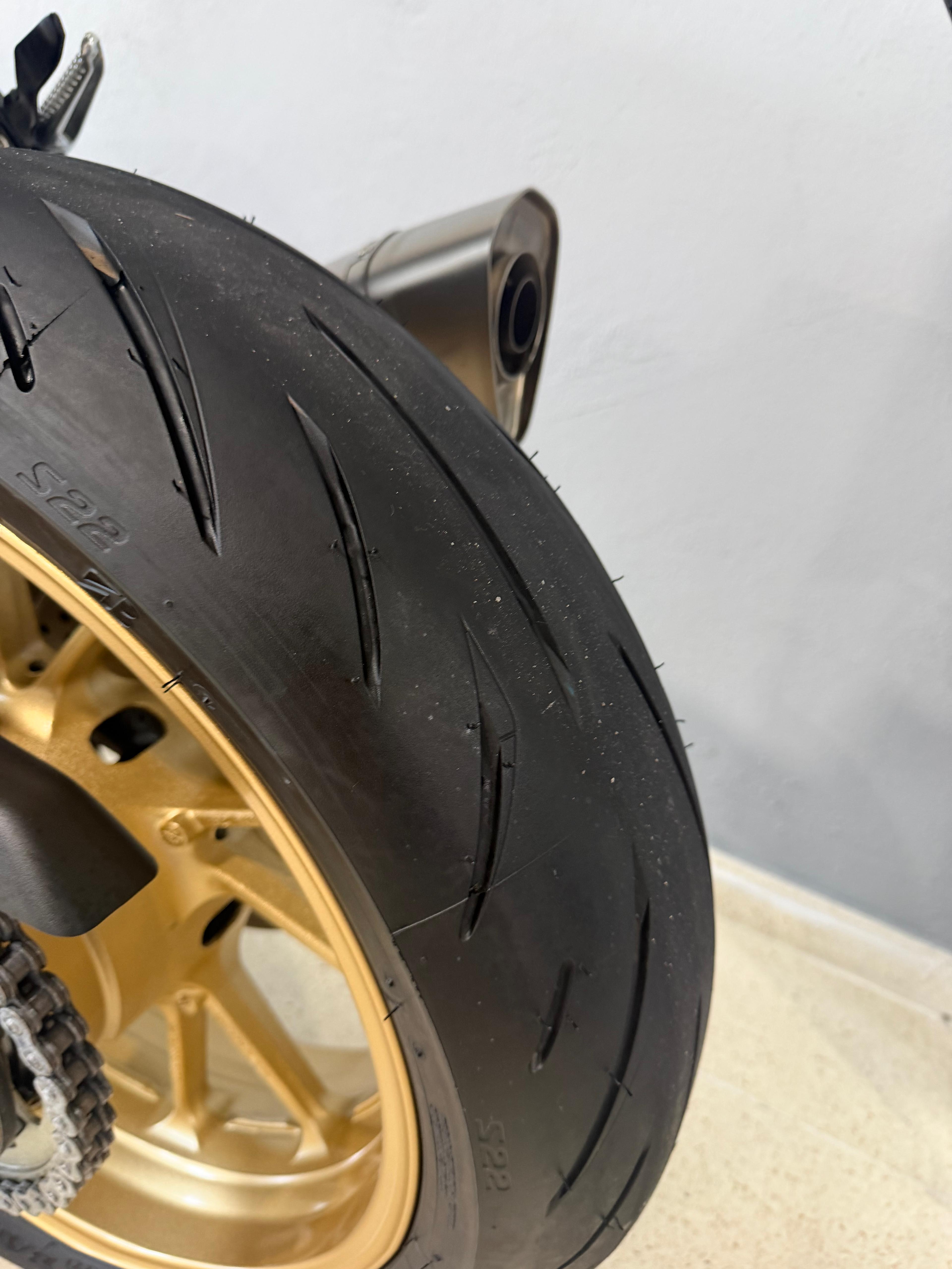 Imagen de YAMAHA R7