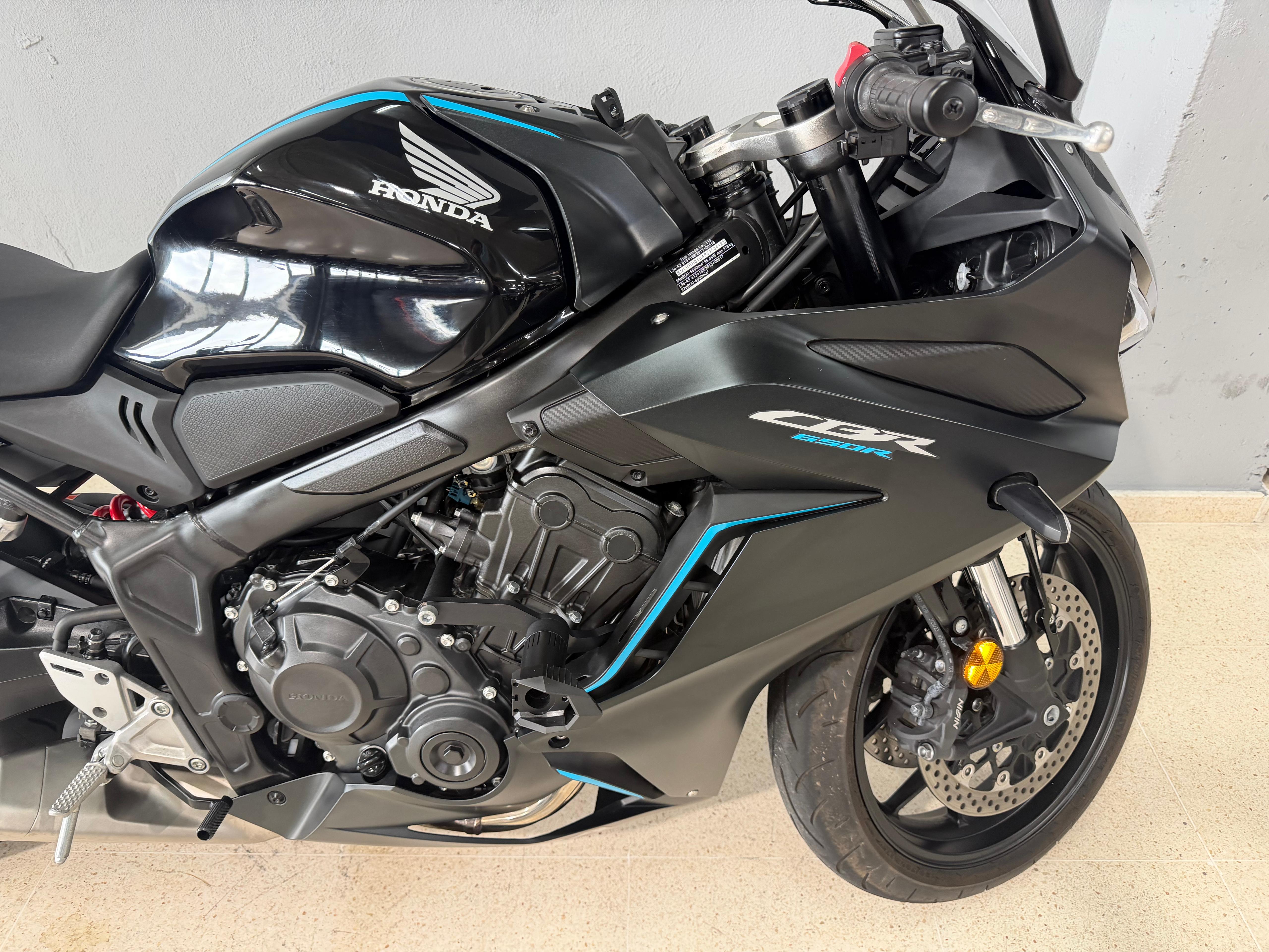 Imagen de HONDA CBR650R 2023 (CBR650RAP) - NEGRA MATE