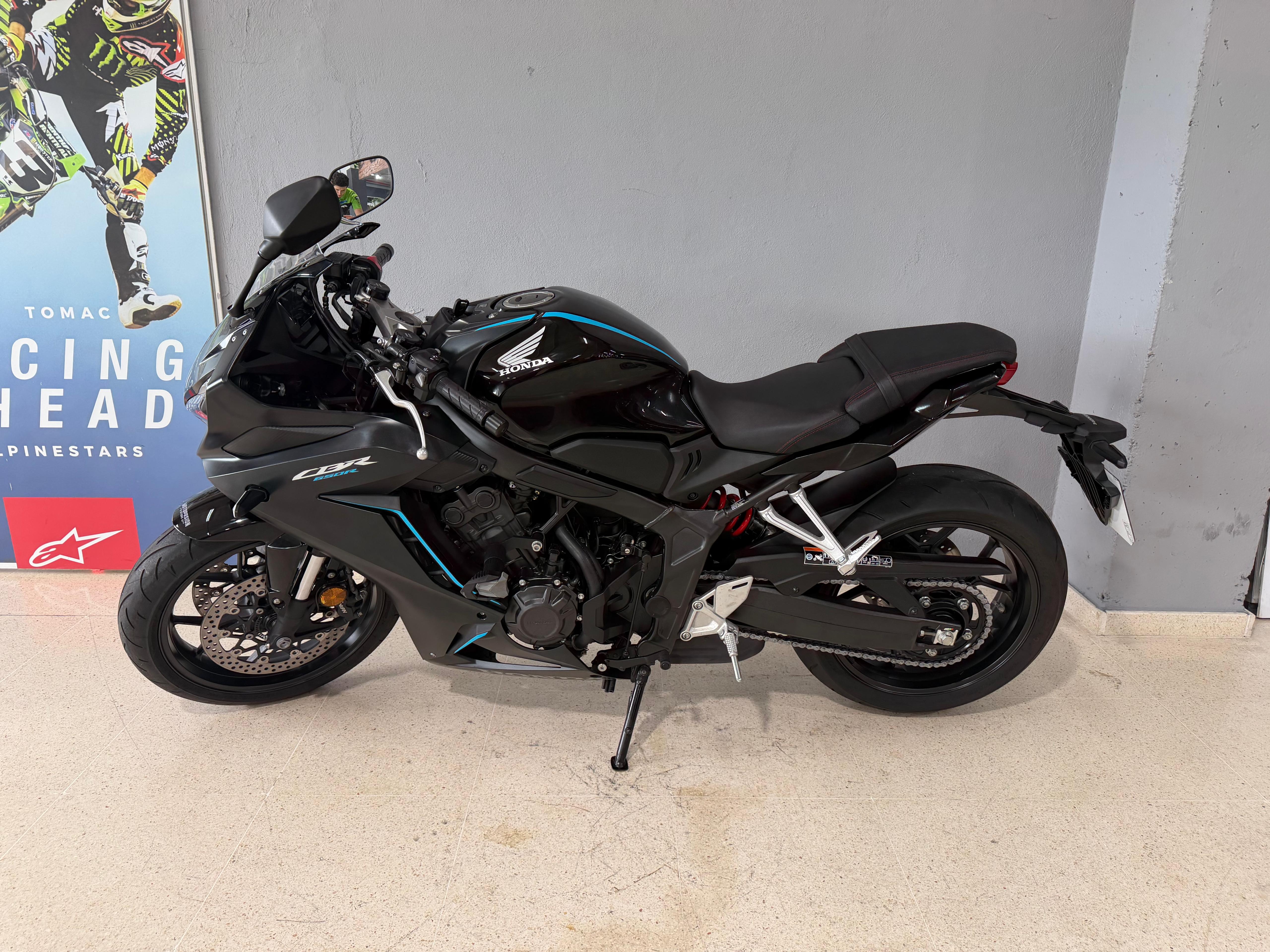 Imagen de HONDA CBR650R 2023 (CBR650RAP) - NEGRA MATE