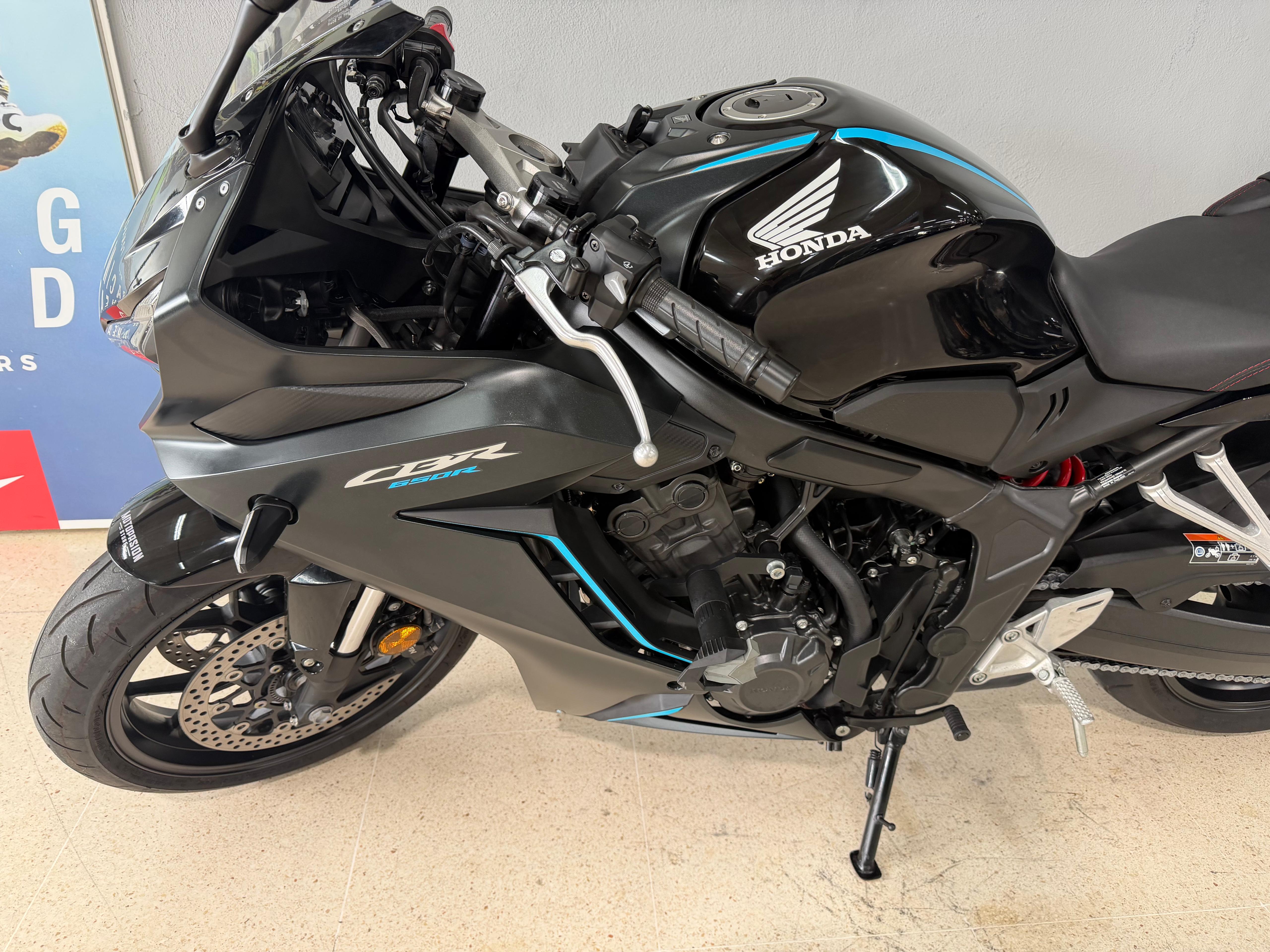 Imagen de HONDA CBR650R 2023 (CBR650RAP) - NEGRA MATE