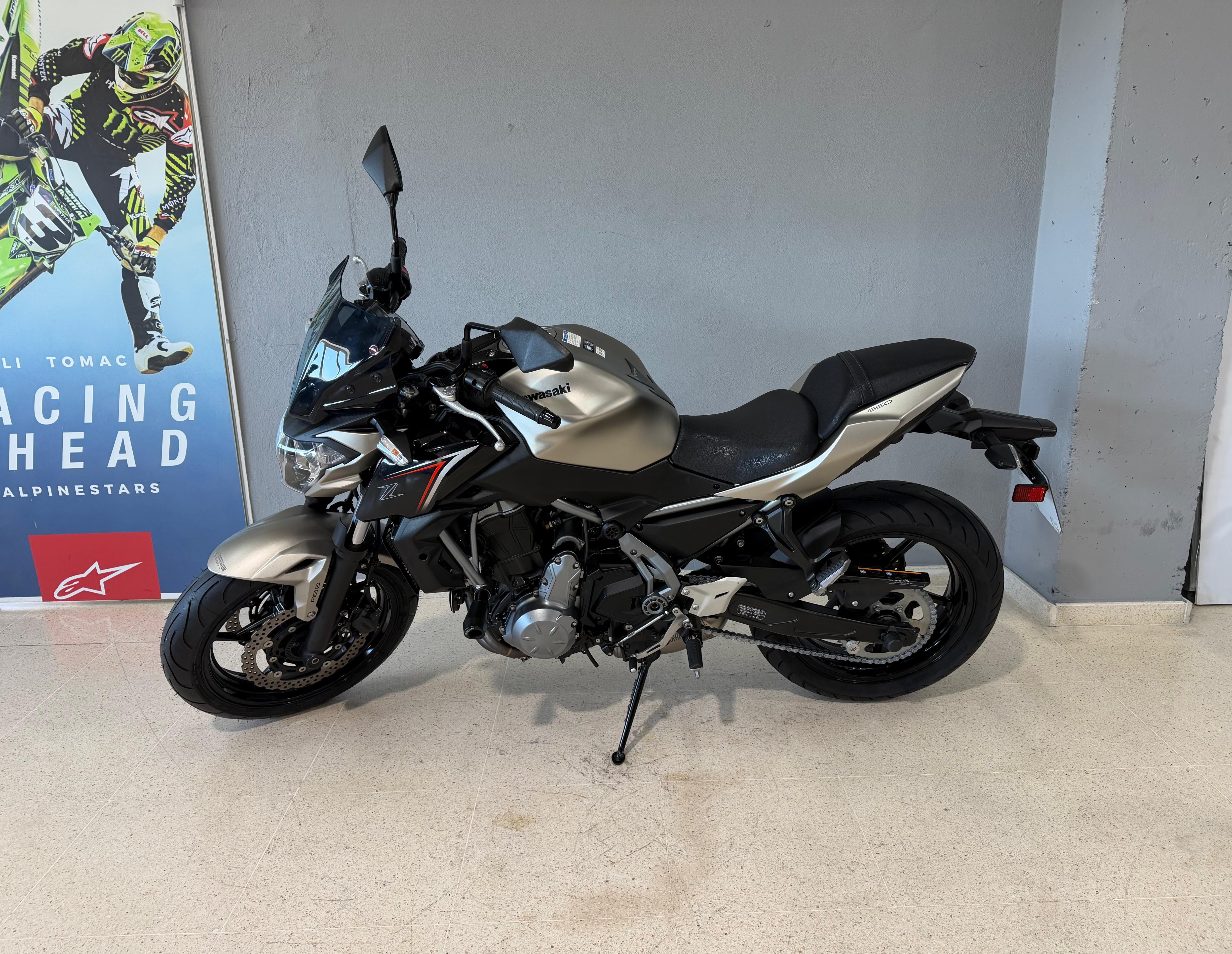 Foto 4 de KAWASAKI Z 650 ABS Imagen de KAWASAKI Z 650 ABS
