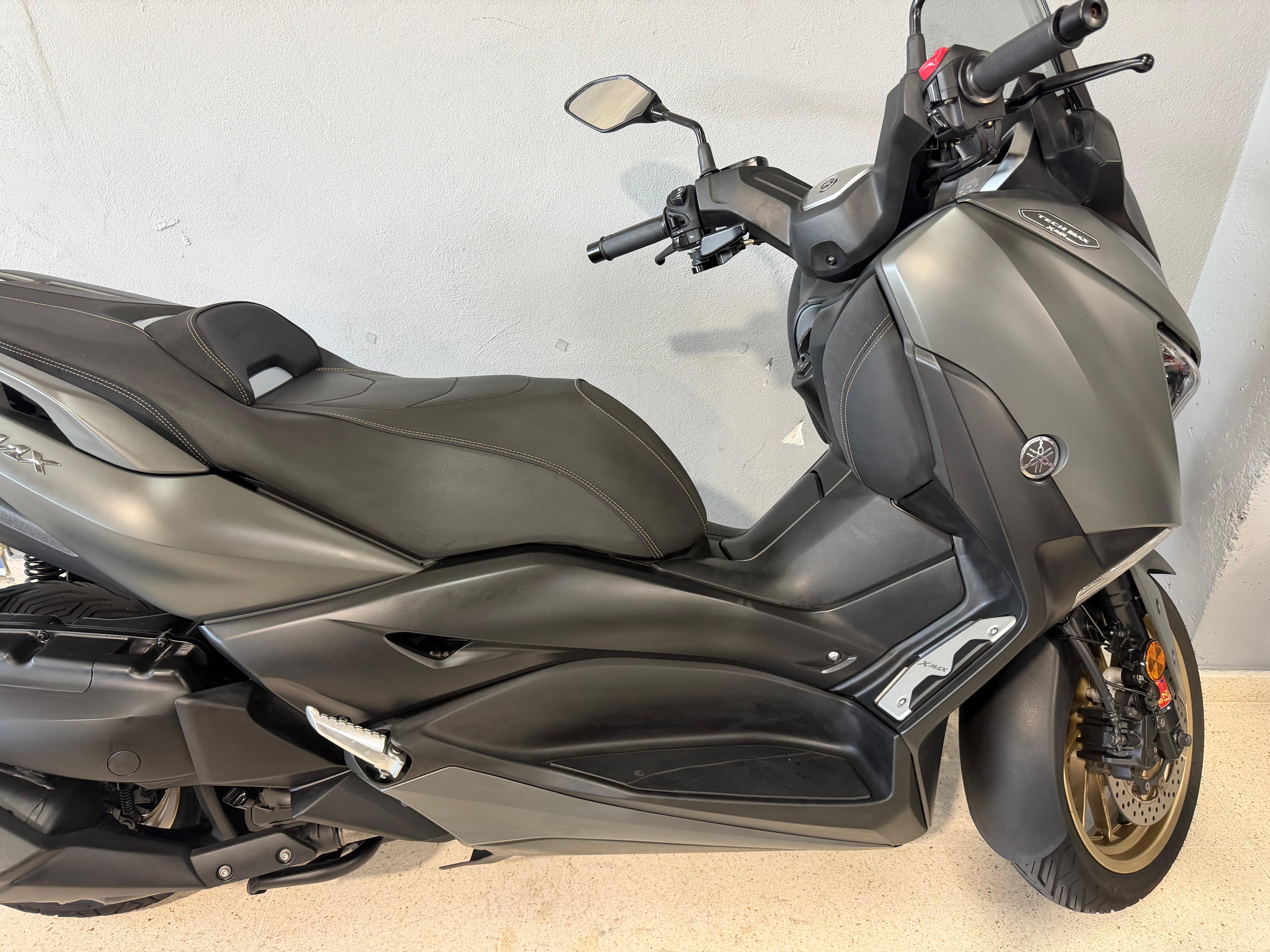 Foto 2 de YAMAHA XMAX 400 TECH MAX Imagen de YAMAHA XMAX 400 TECH MAX