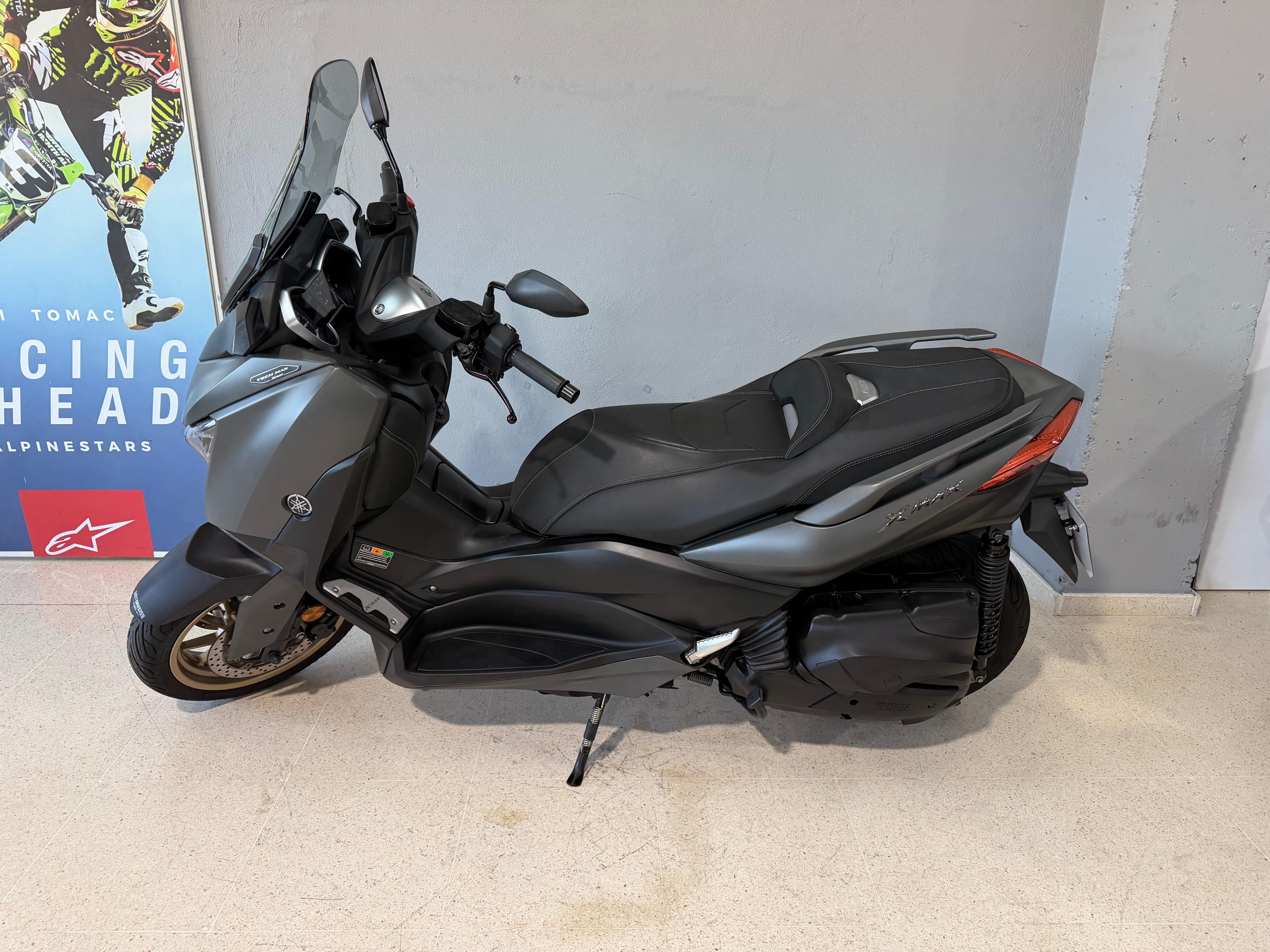 Foto 4 de YAMAHA XMAX 400 TECH MAX Imagen de YAMAHA XMAX 400 TECH MAX