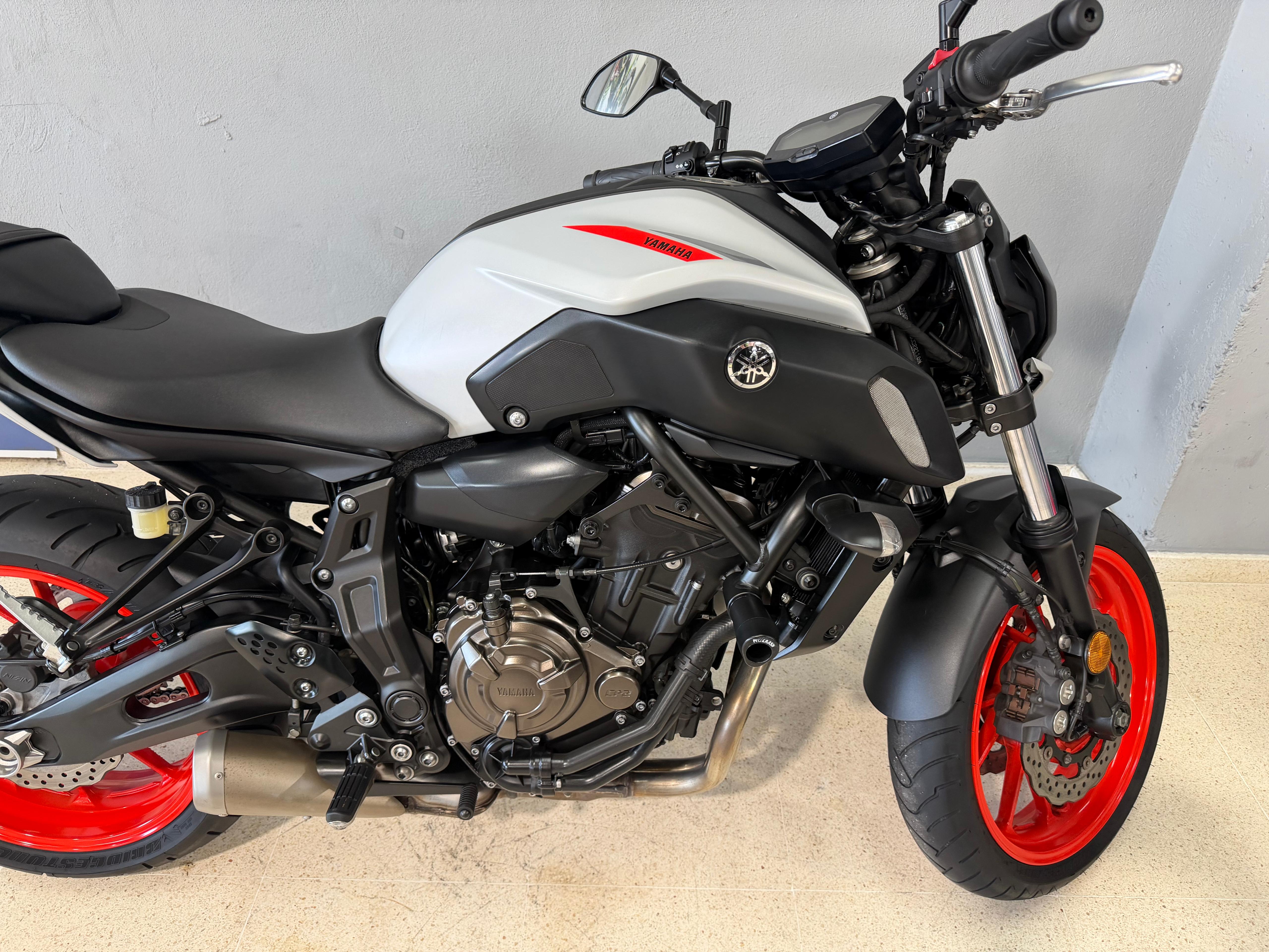 Foto 2 de YAMAHA MT-07 Imagen de YAMAHA MT-07