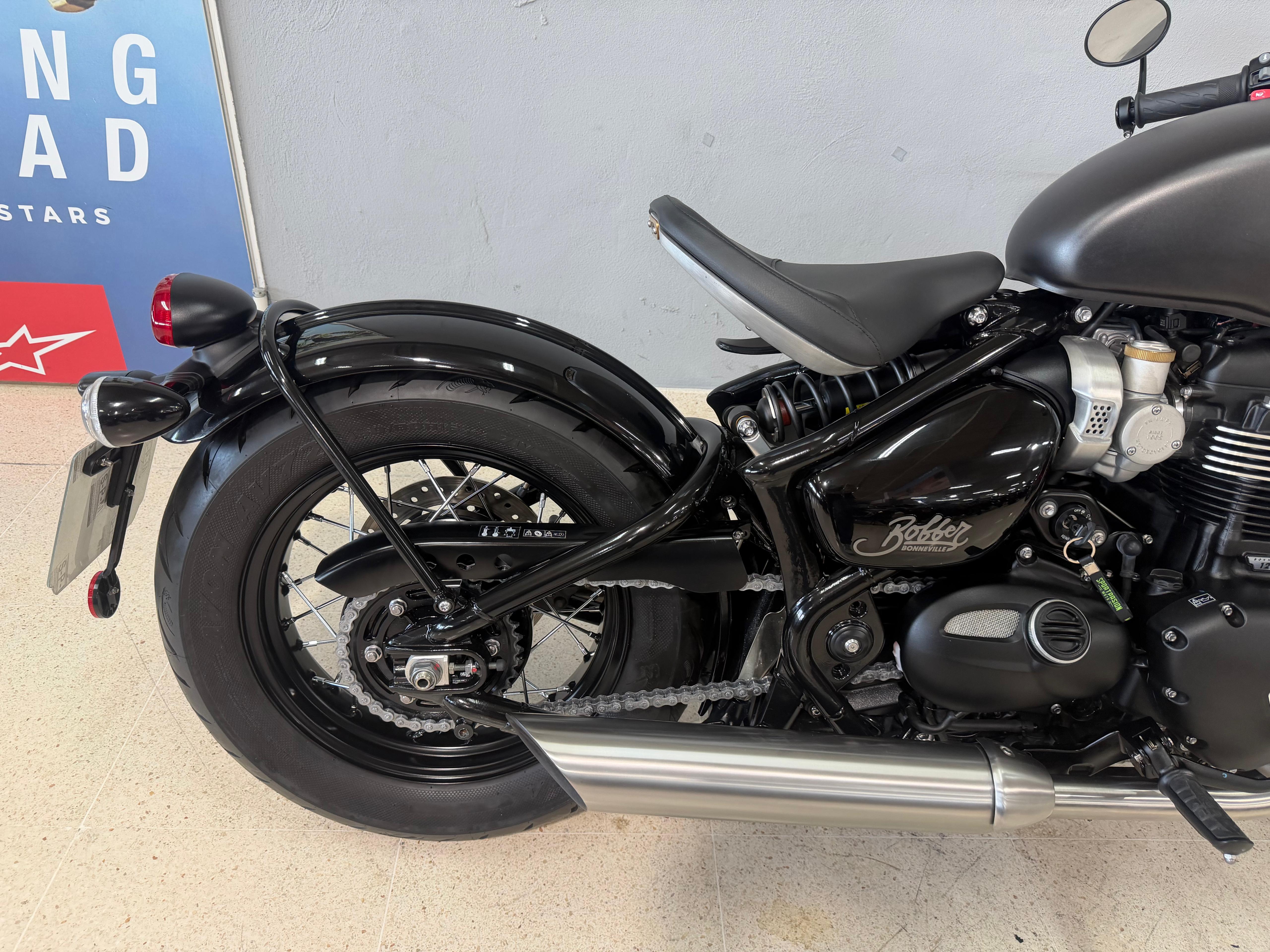 Foto 1 de TRIUMPH BONNEVILLE BOBBER - MATT STORM GREY Imagen de TRIUMPH BONNEVILLE BOBBER - MATT STORM GREY