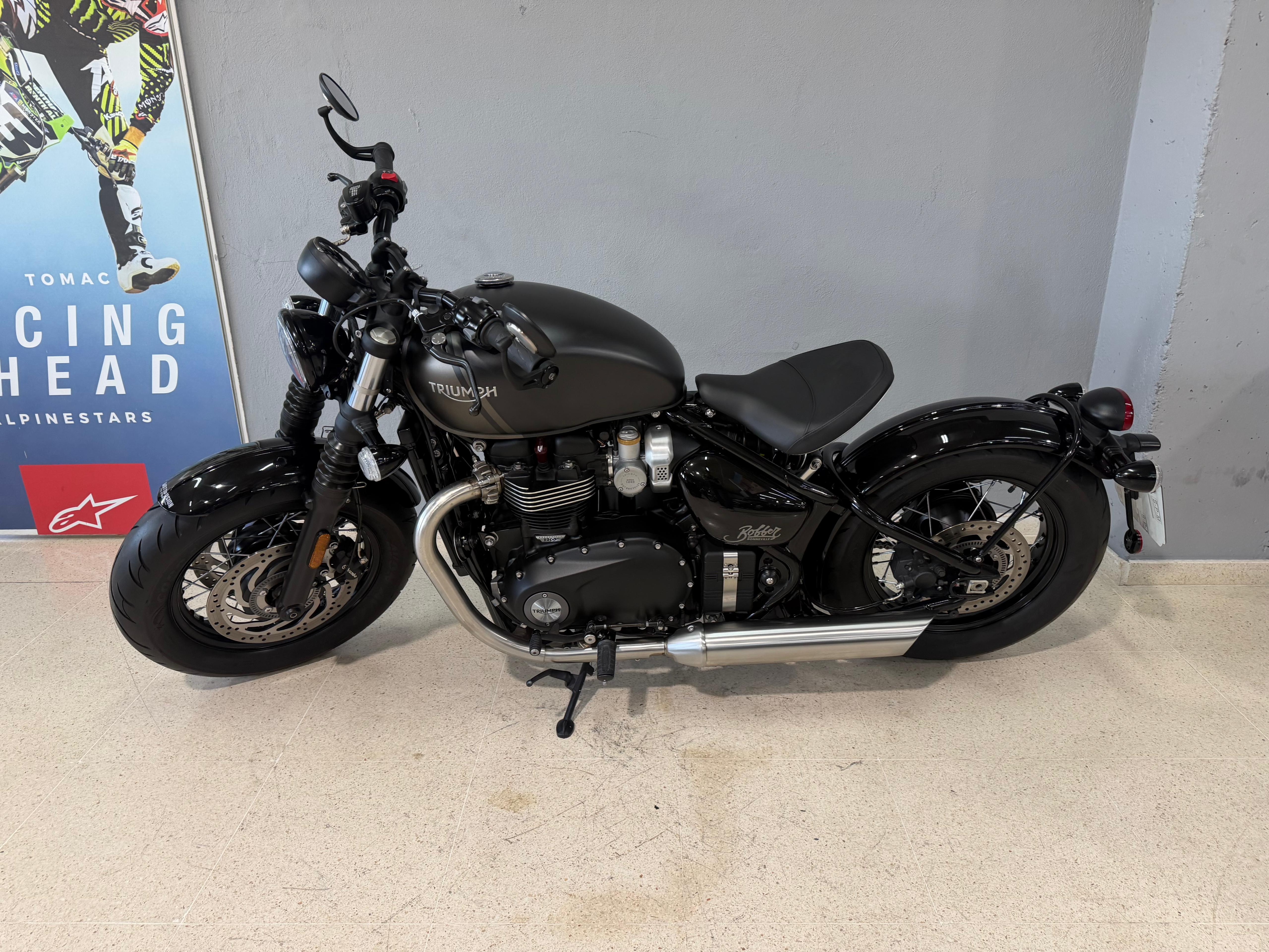 Foto 4 de TRIUMPH BONNEVILLE BOBBER - MATT STORM GREY Imagen de TRIUMPH BONNEVILLE BOBBER - MATT STORM GREY