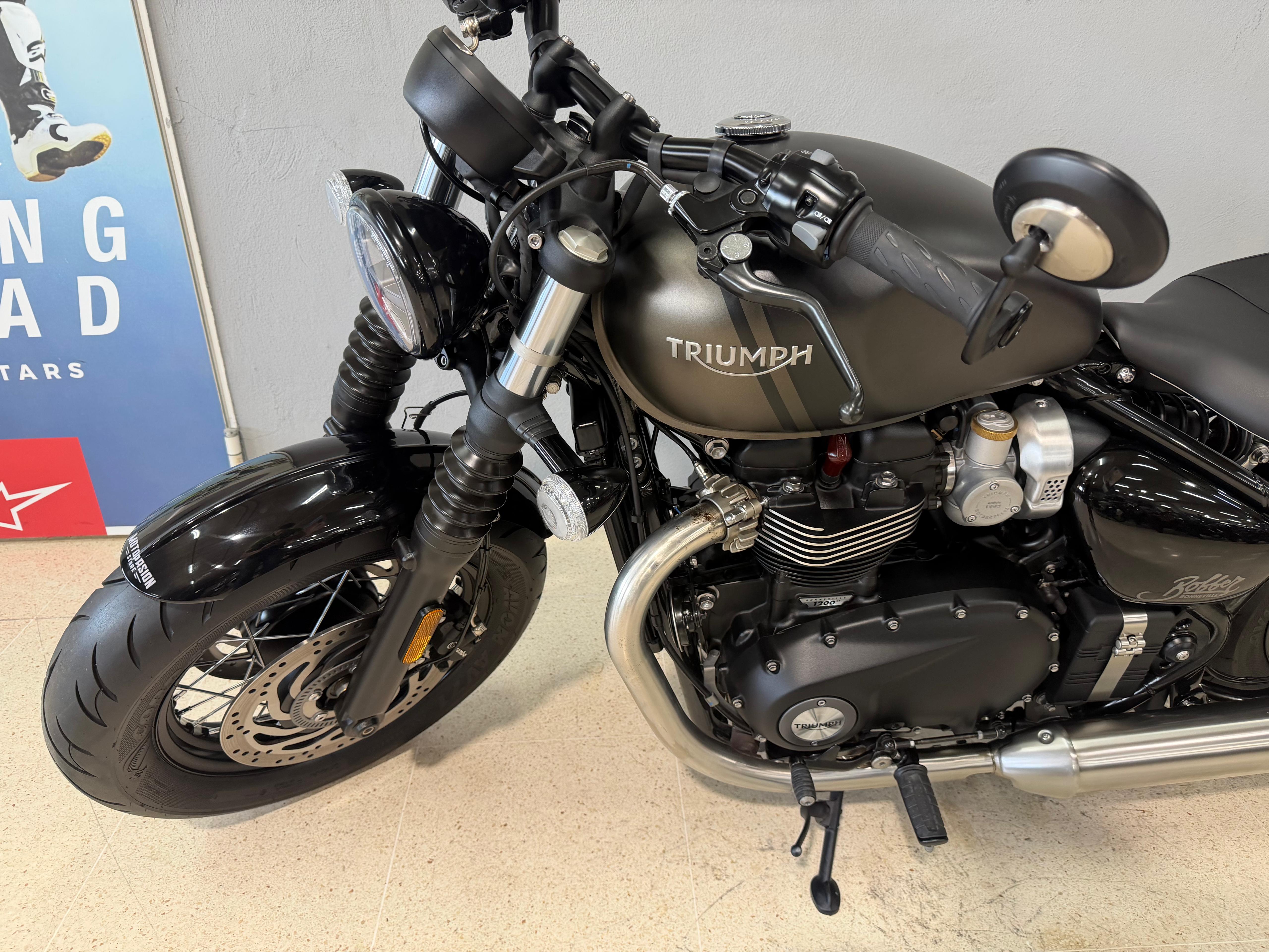 Foto 5 de TRIUMPH BONNEVILLE BOBBER - MATT STORM GREY Imagen de TRIUMPH BONNEVILLE BOBBER - MATT STORM GREY