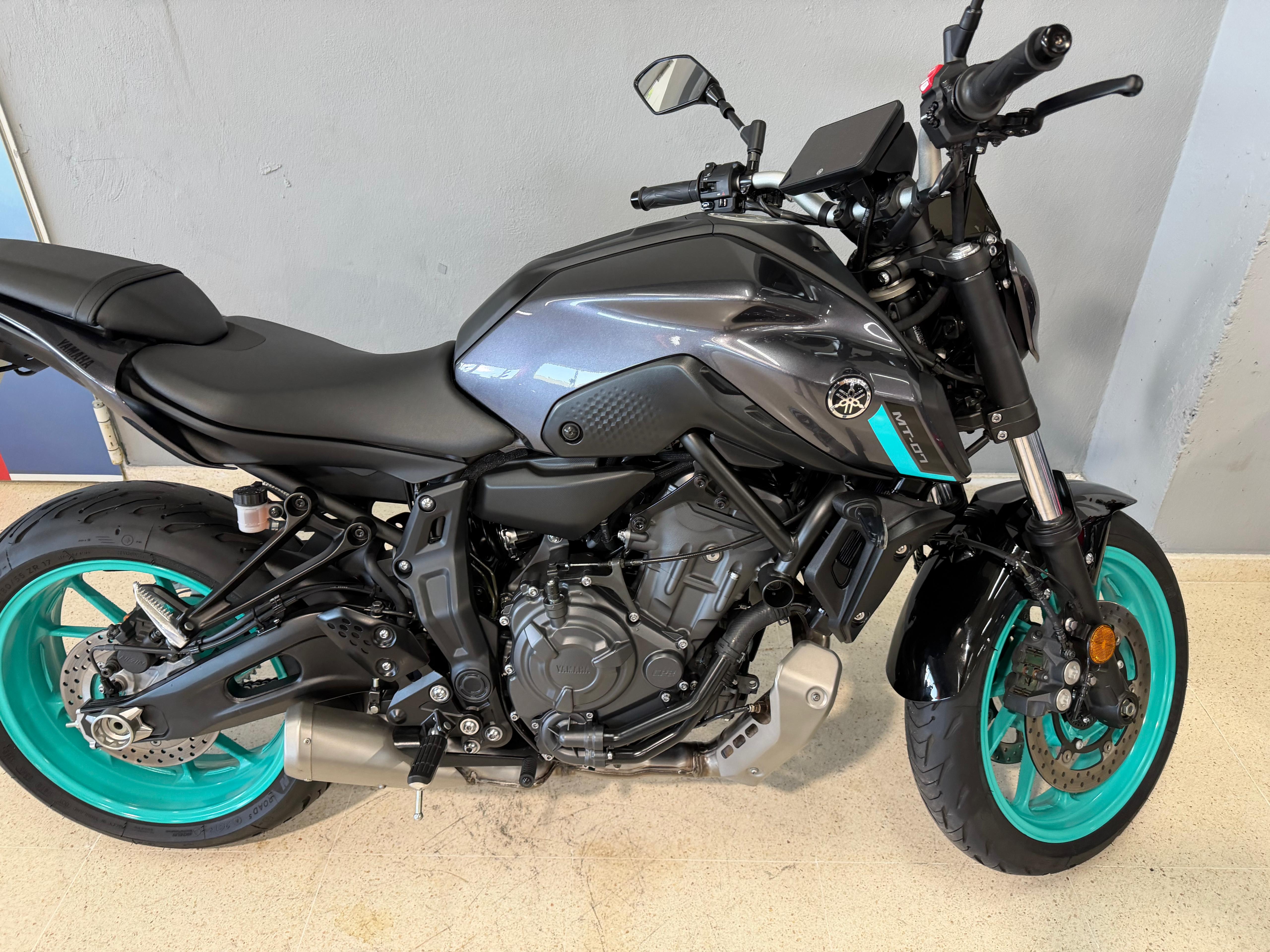 Foto 2 de YAMAHA MT 07 24 - GRIS Imagen de YAMAHA MT 07 24 - GRIS