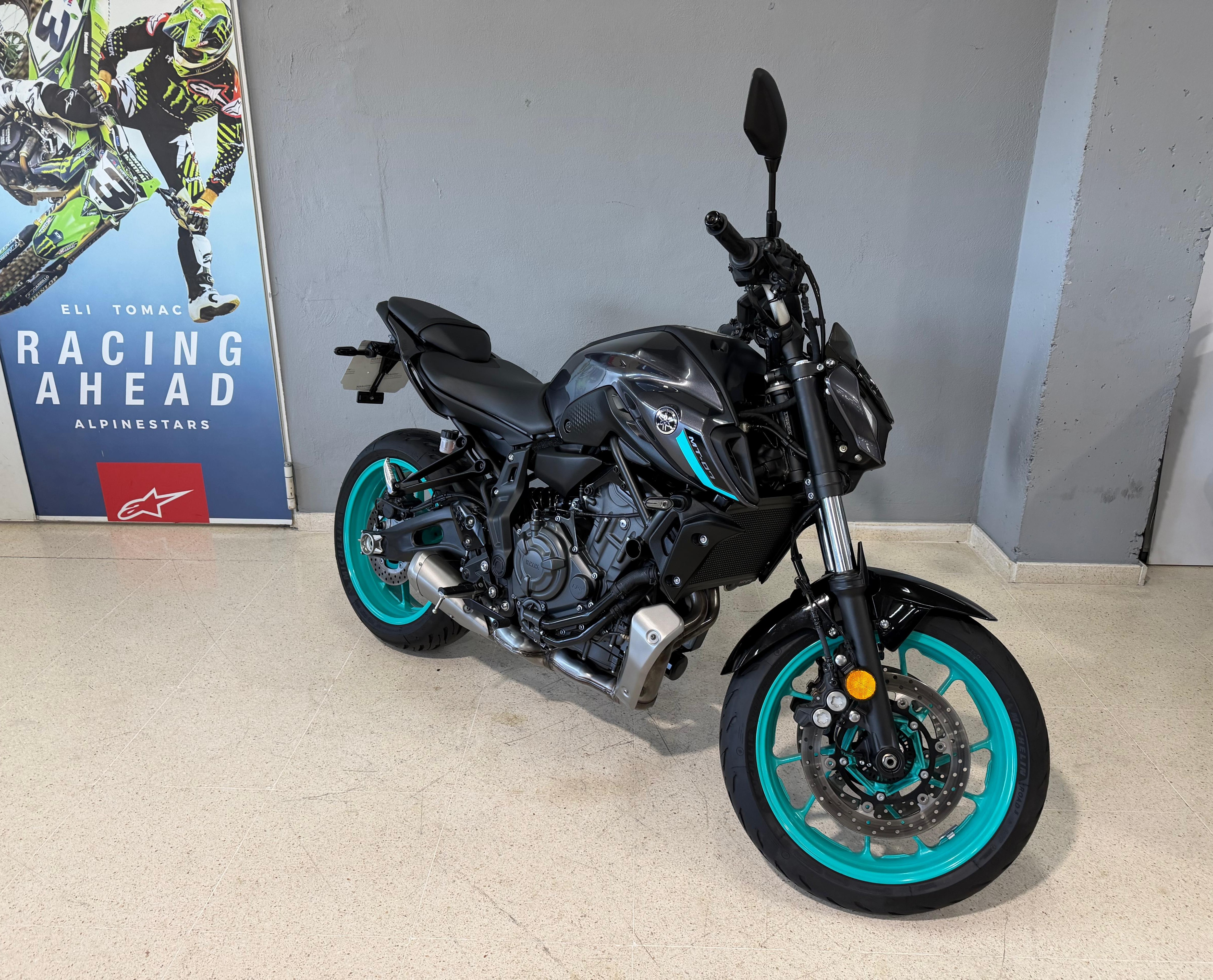 Foto 3 de YAMAHA MT 07 24 - GRIS Imagen de YAMAHA MT 07 24 - GRIS