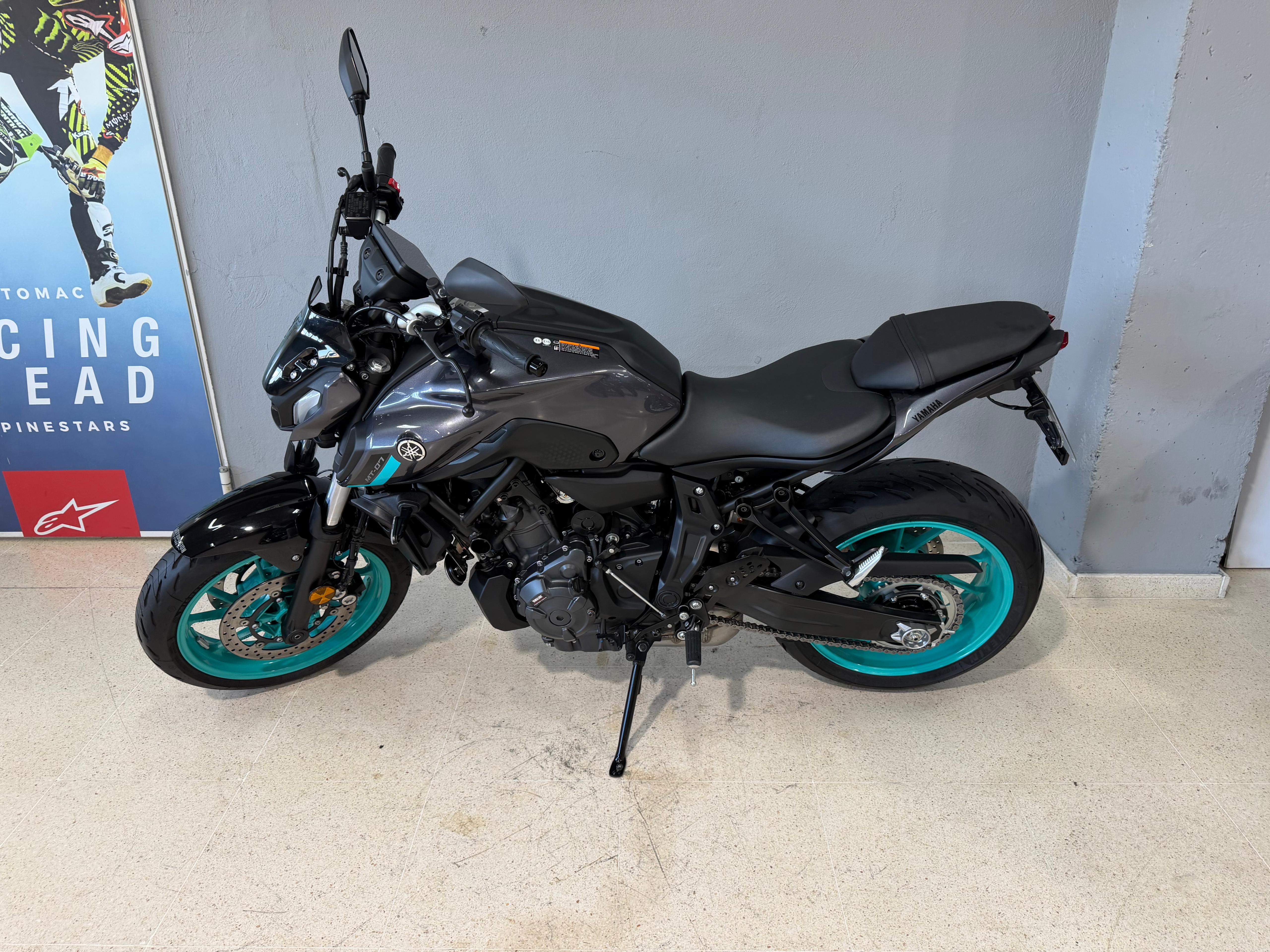 Foto 4 de YAMAHA MT 07 24 - GRIS Imagen de YAMAHA MT 07 24 - GRIS