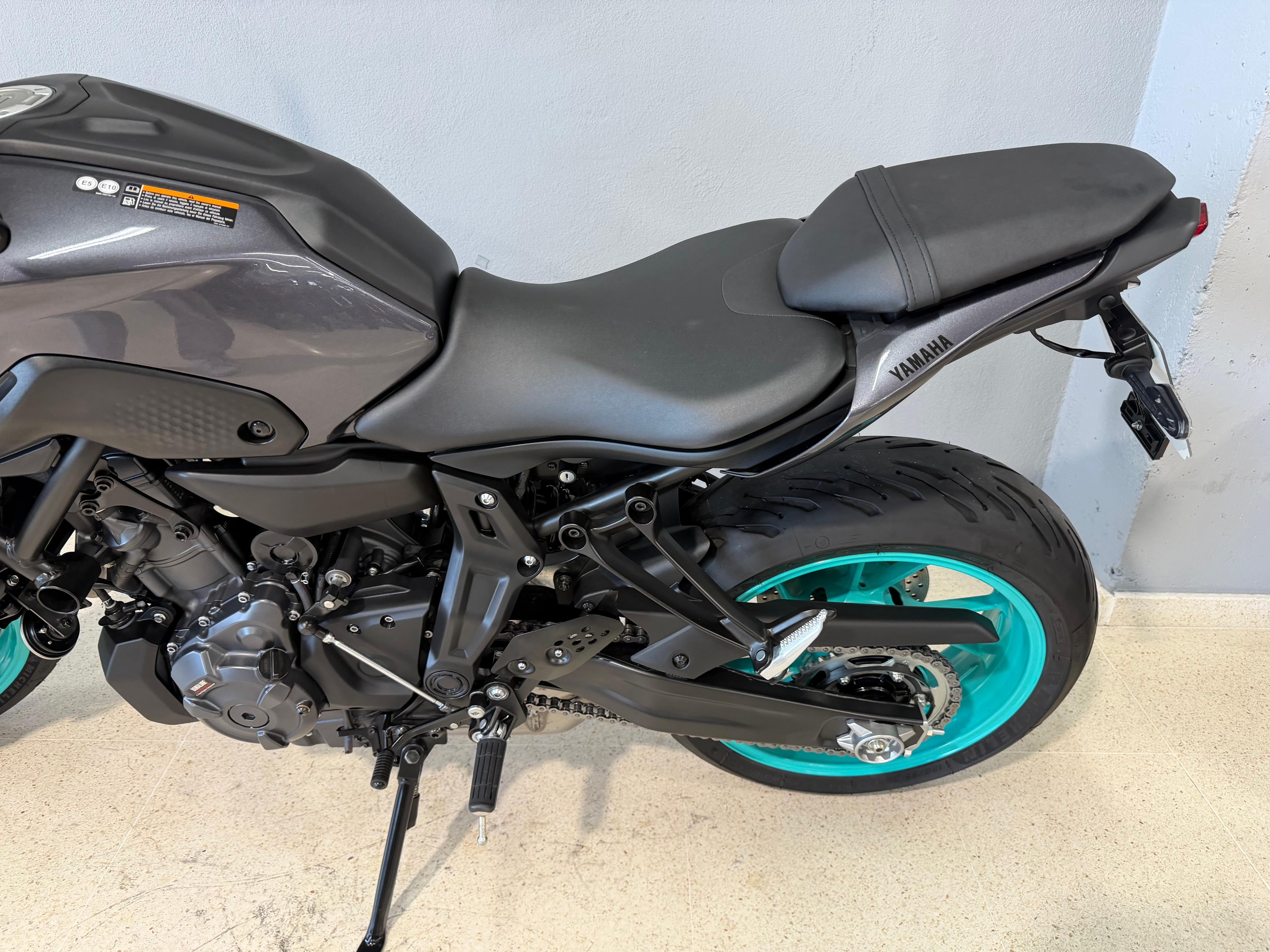Foto 6 de YAMAHA MT 07 24 - GRIS Imagen de YAMAHA MT 07 24 - GRIS