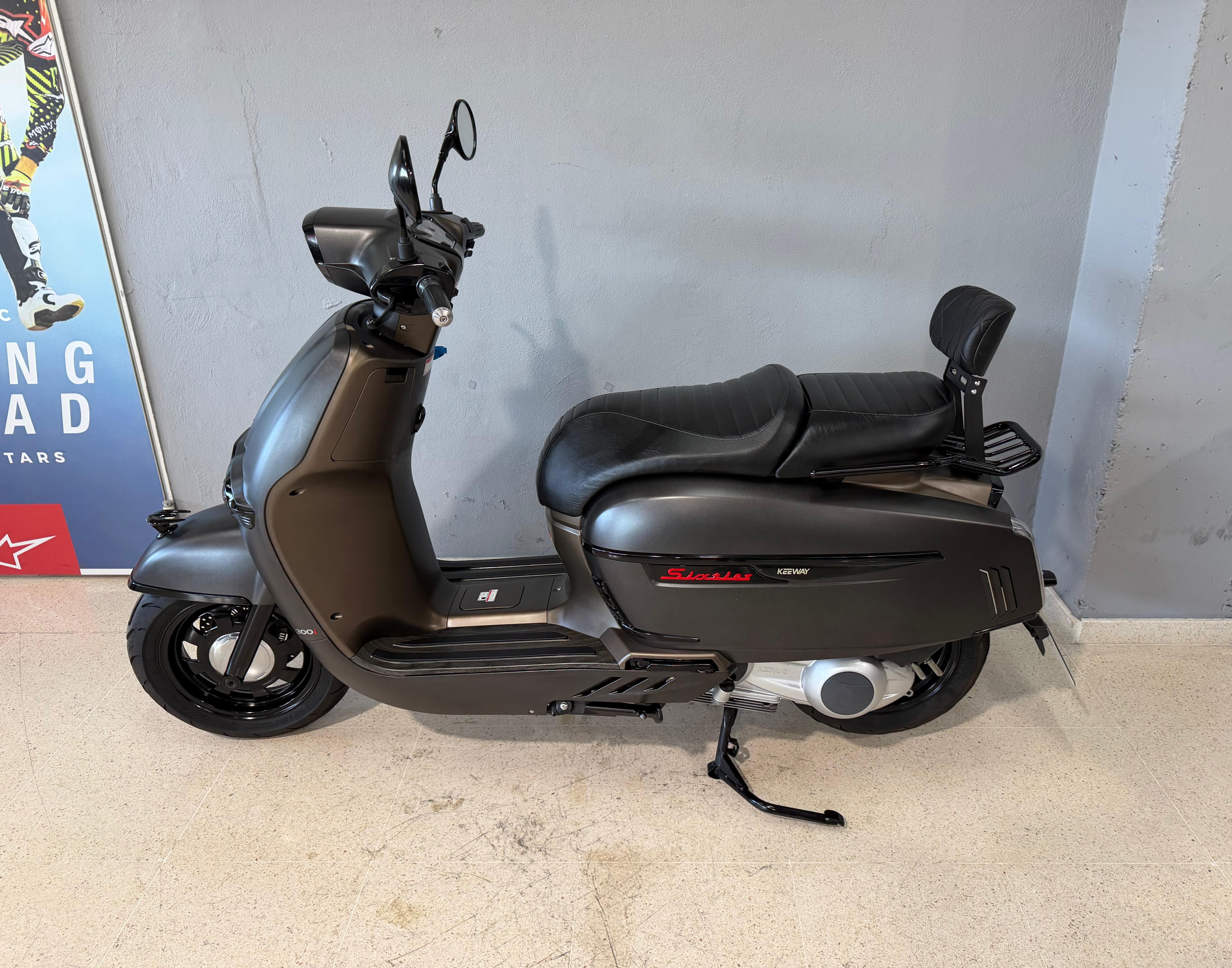 Foto 4 de KEEWAY SIXTIES 300 - GRIS Imagen de KEEWAY SIXTIES 300 - GRIS