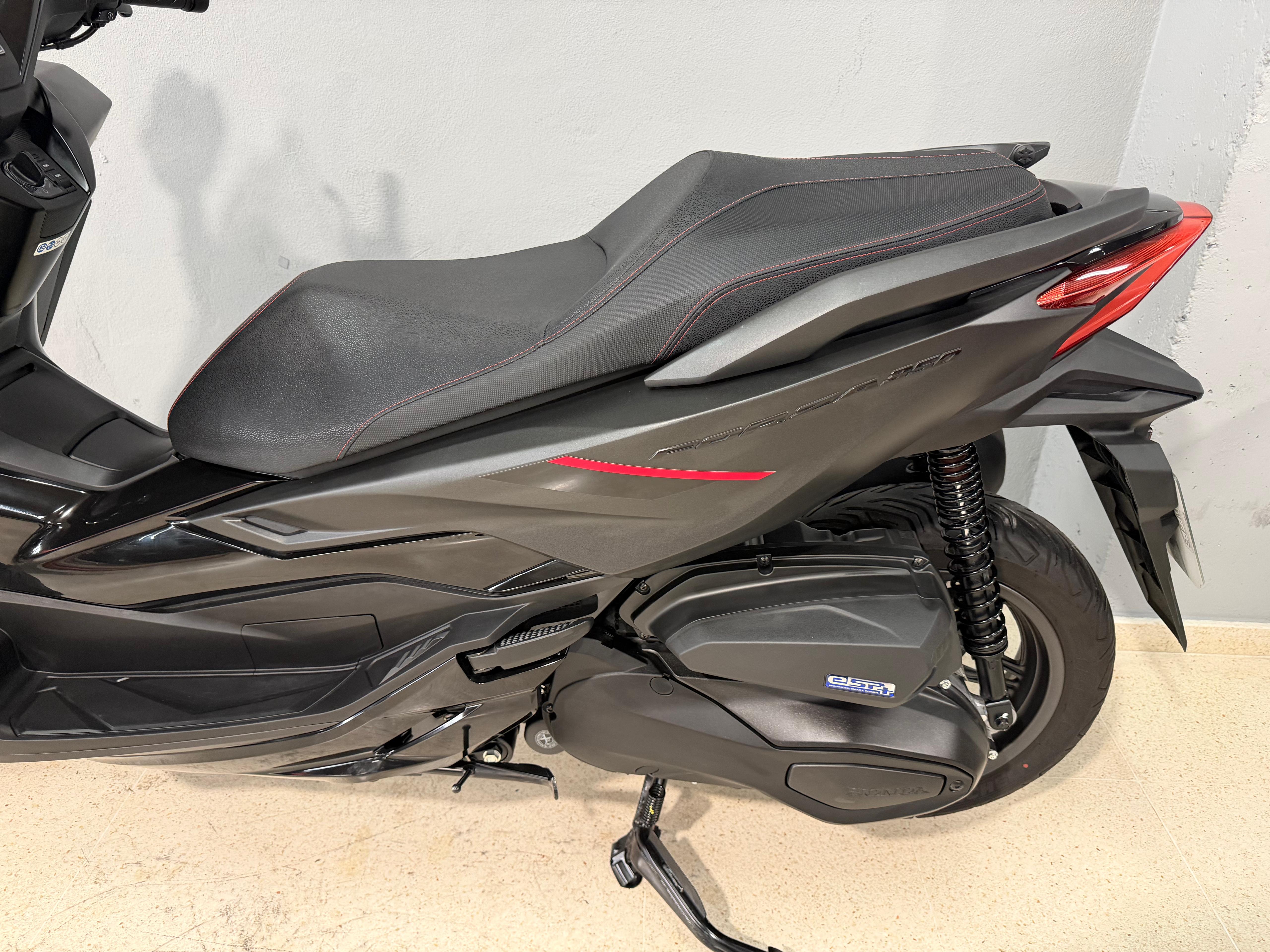 Foto 6 de HONDA FORZA 350 2025 - (NSS350ASS) - NEGRA MATE Imagen de HONDA FORZA 350 2025 - (NSS350ASS) - NEGRA MATE
