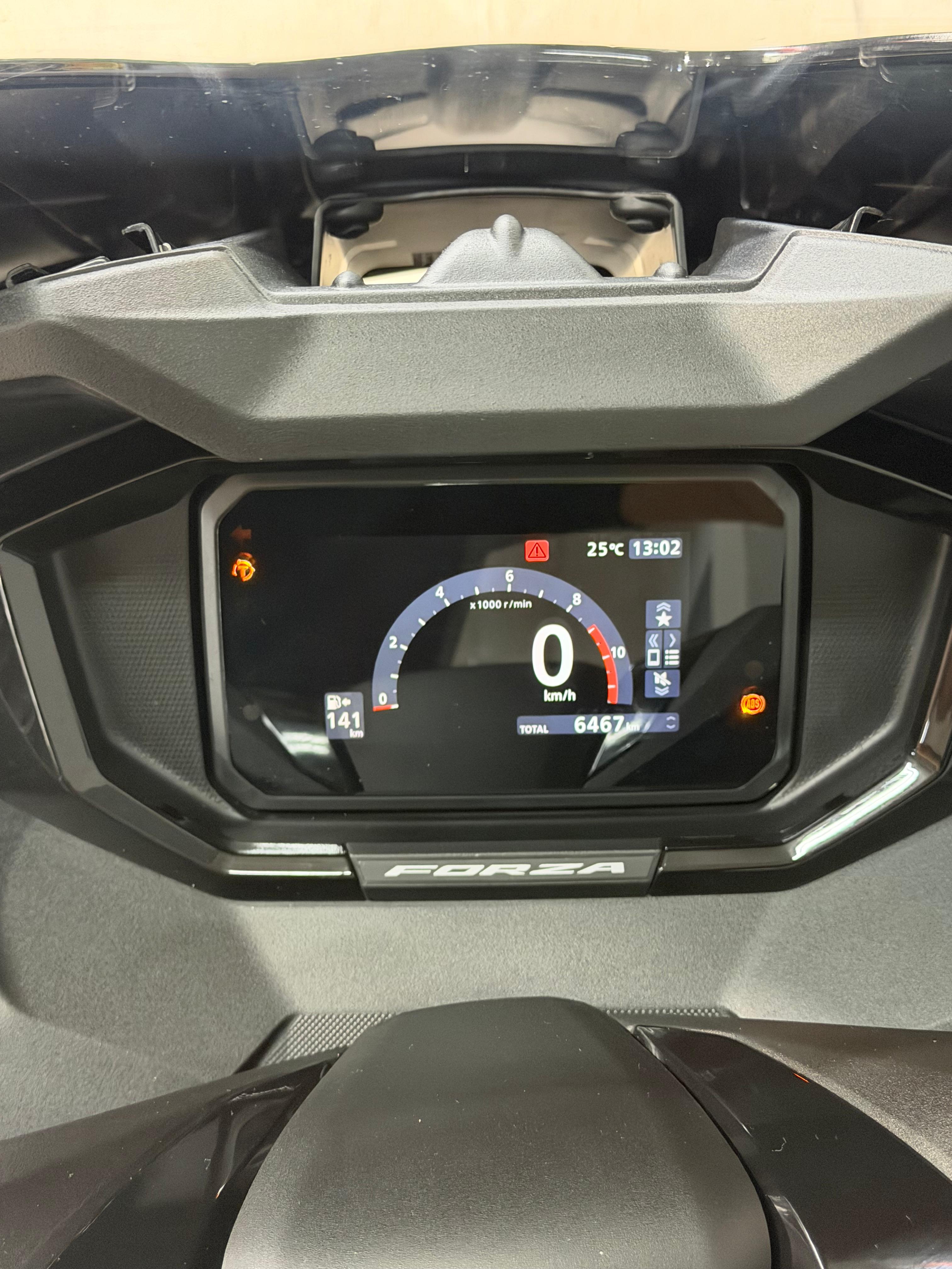 Imagen de HONDA FORZA 350 2025 - (NSS350ASS) - NEGRA MATE