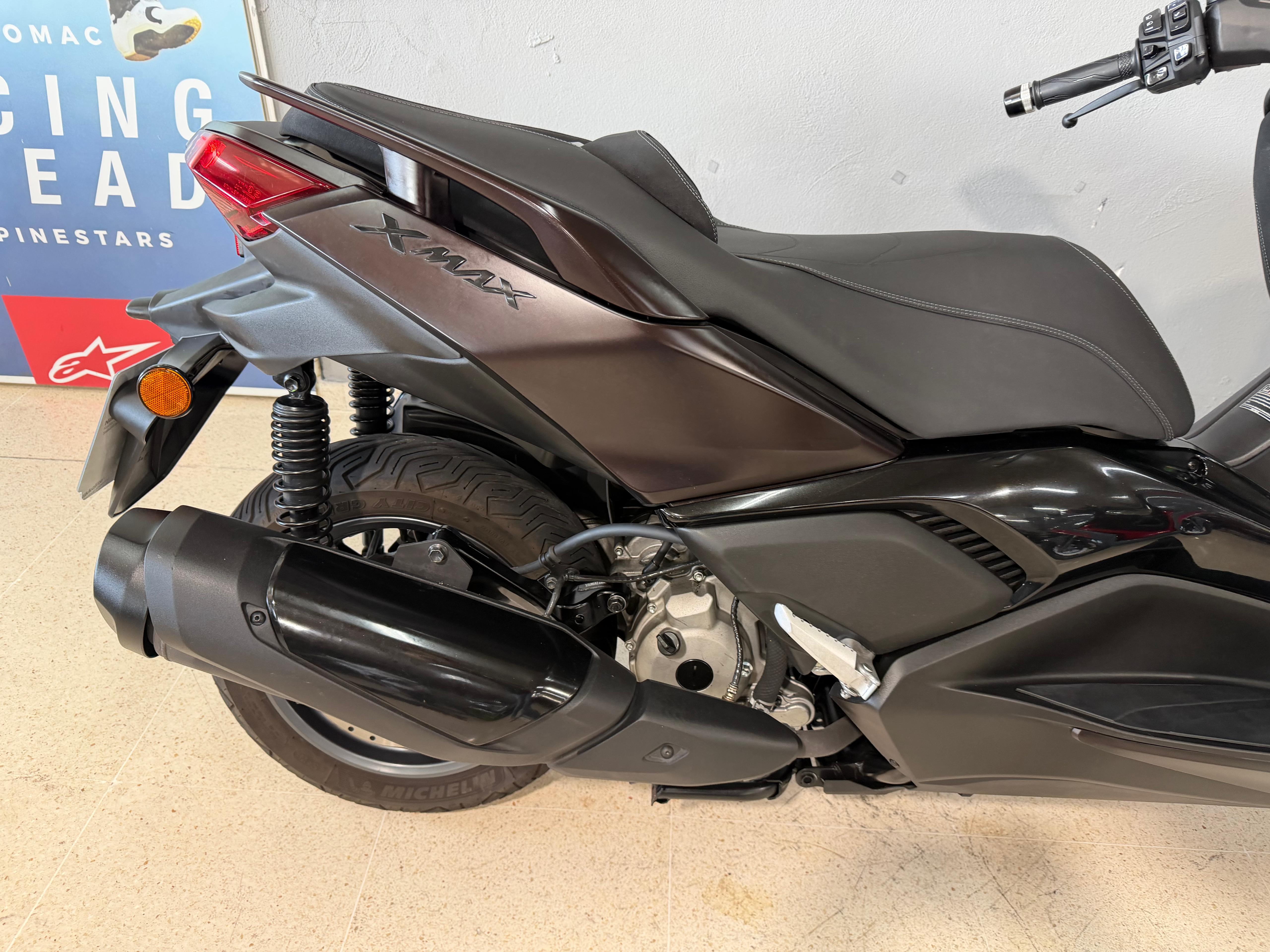 Foto 1 de YAMAHA XMAX 300 TECH MAX - NEGRO Imagen de YAMAHA XMAX 300 TECH MAX - NEGRO