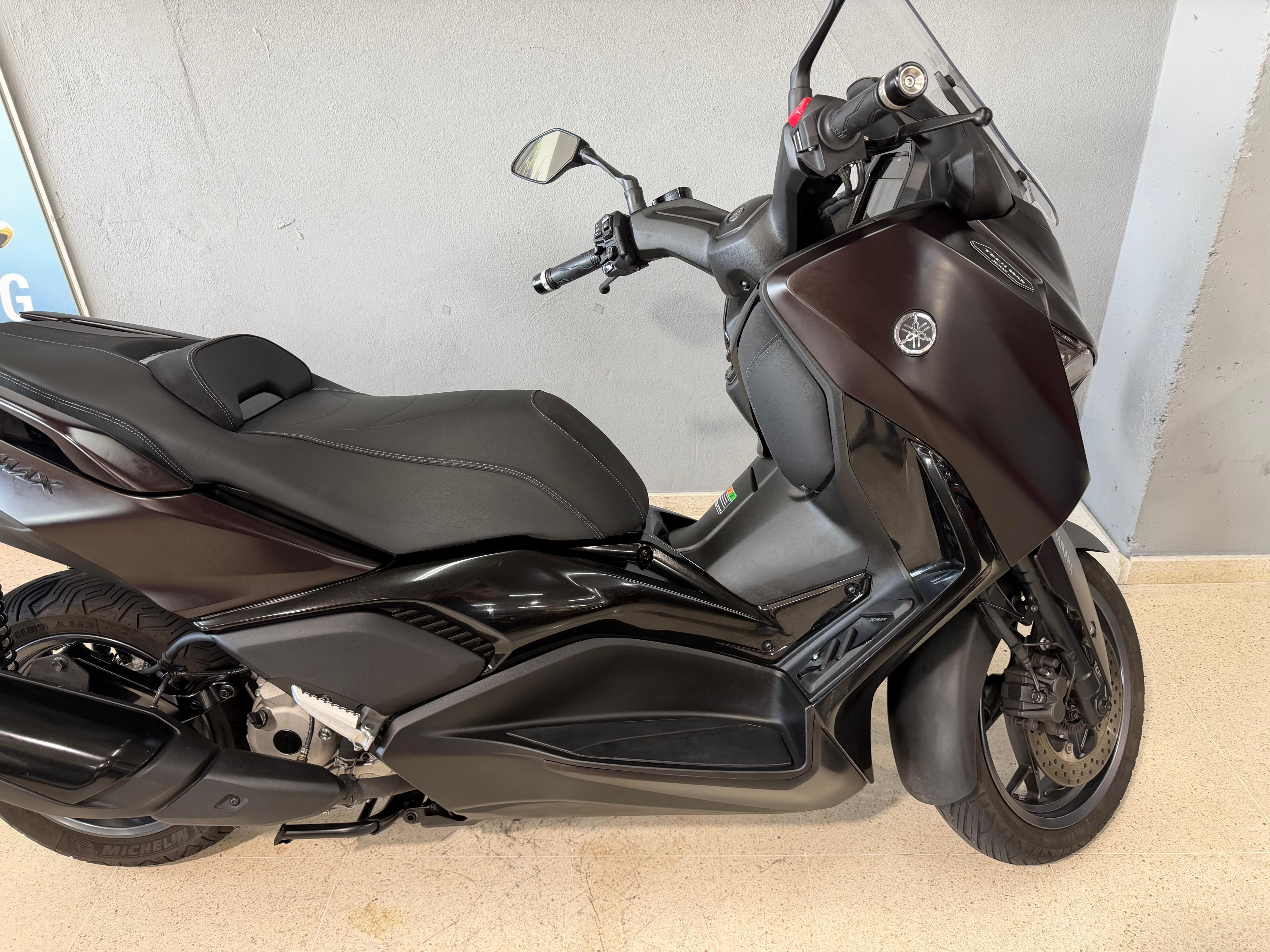 Foto 2 de YAMAHA XMAX 300 TECH MAX - NEGRO Imagen de YAMAHA XMAX 300 TECH MAX - NEGRO