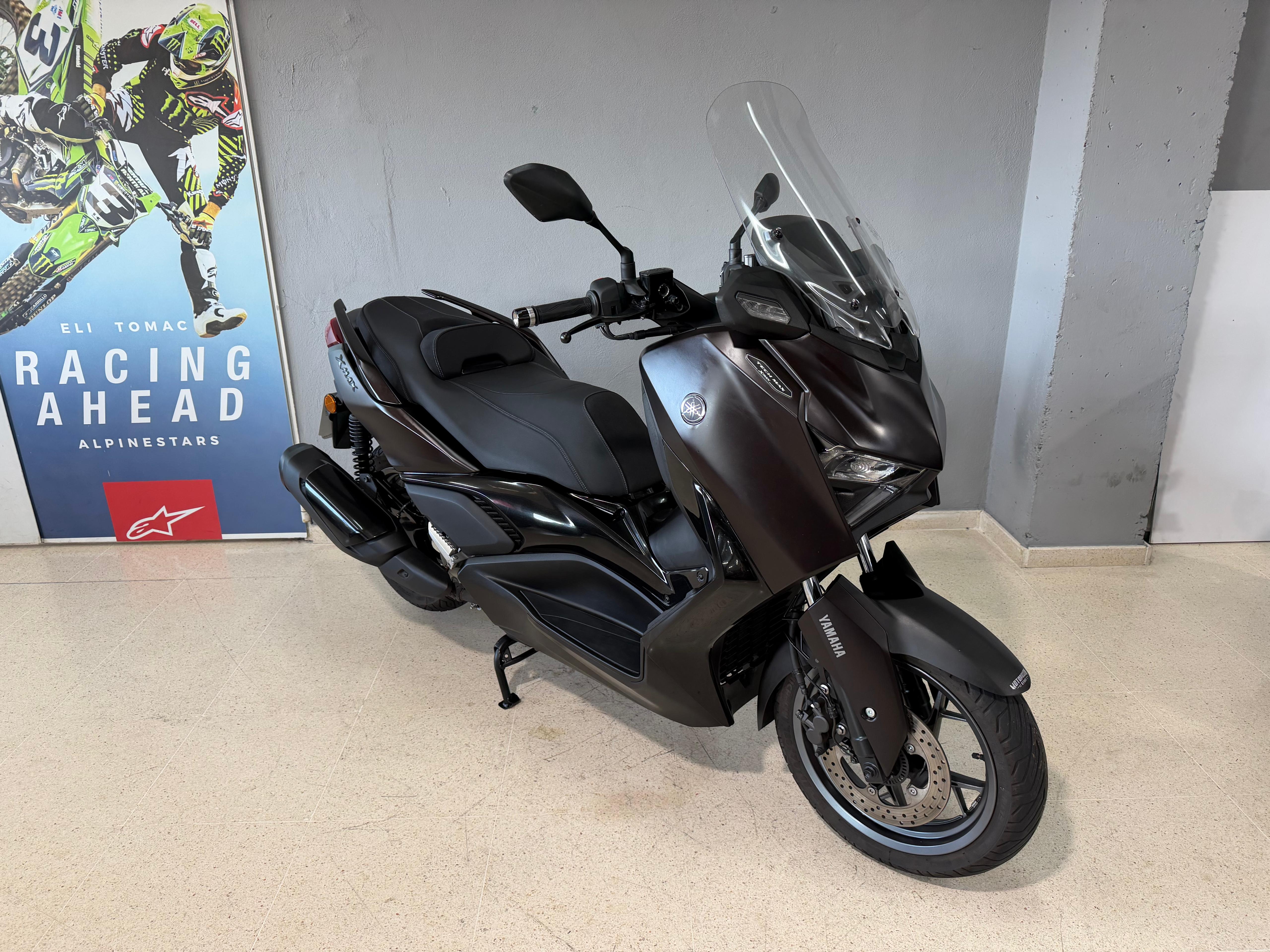 Foto 3 de YAMAHA XMAX 300 TECH MAX - NEGRO Imagen de YAMAHA XMAX 300 TECH MAX - NEGRO