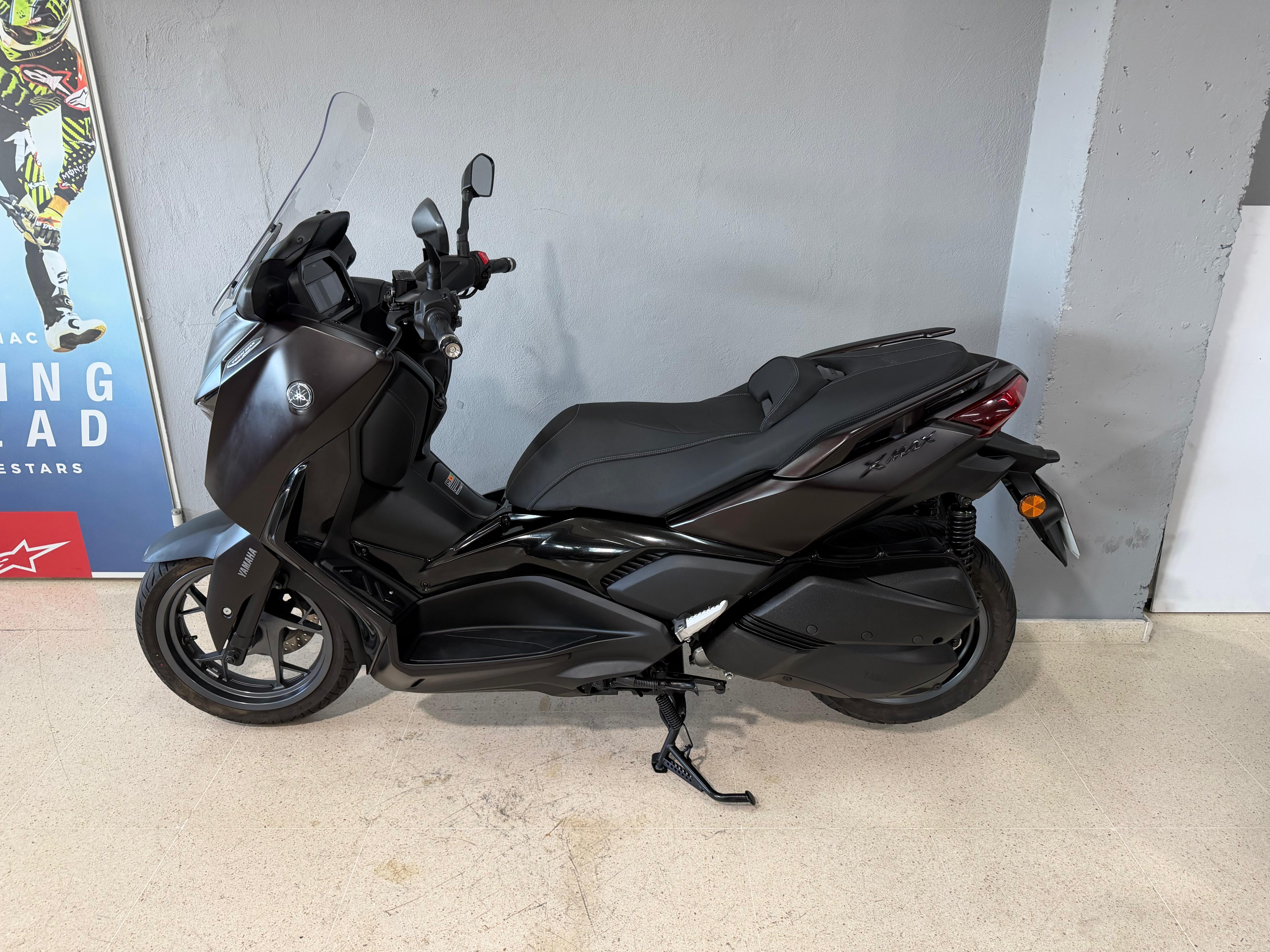 Foto 4 de YAMAHA XMAX 300 TECH MAX - NEGRO Imagen de YAMAHA XMAX 300 TECH MAX - NEGRO