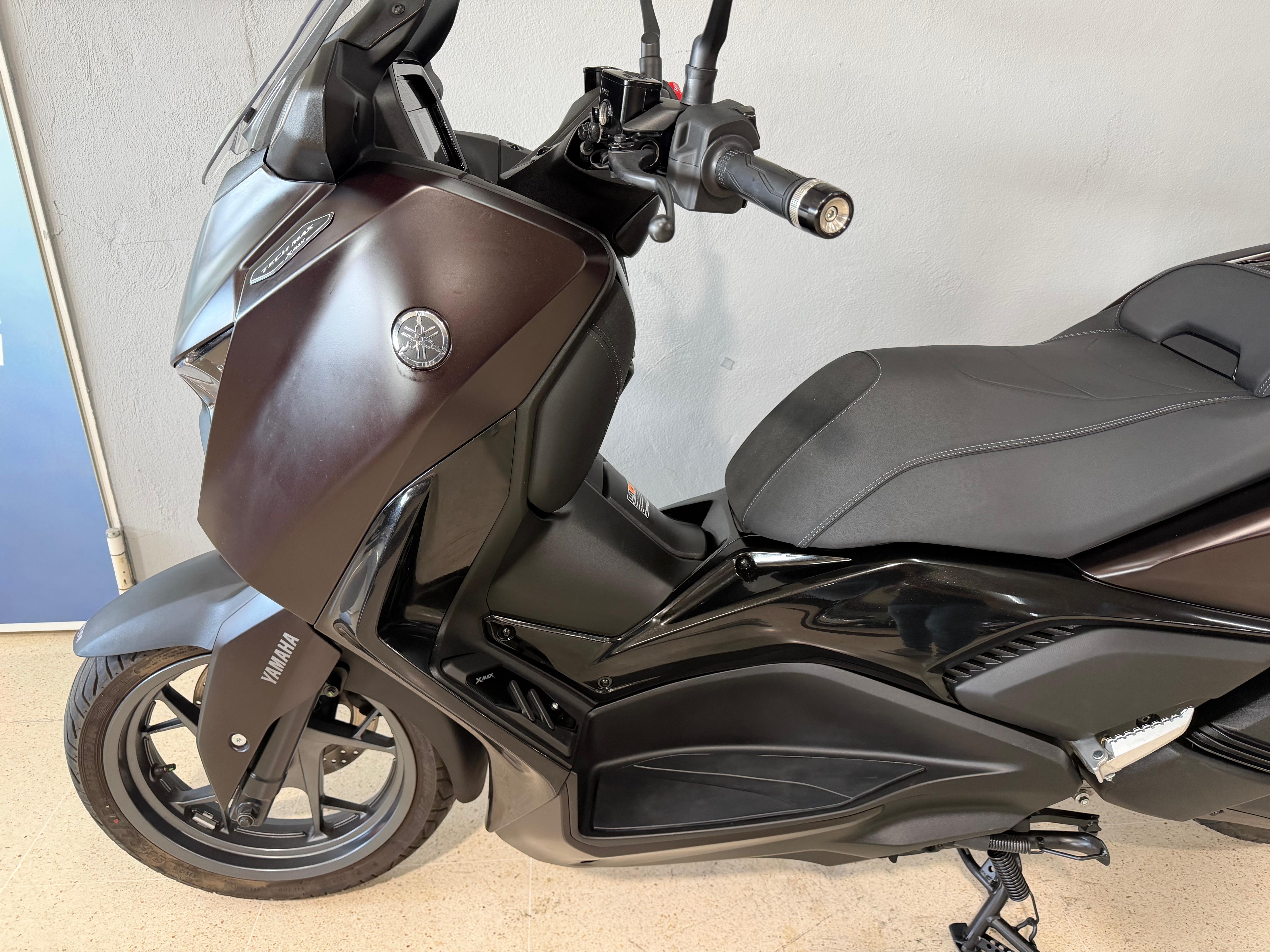 Foto 5 de YAMAHA XMAX 300 TECH MAX - NEGRO Imagen de YAMAHA XMAX 300 TECH MAX - NEGRO