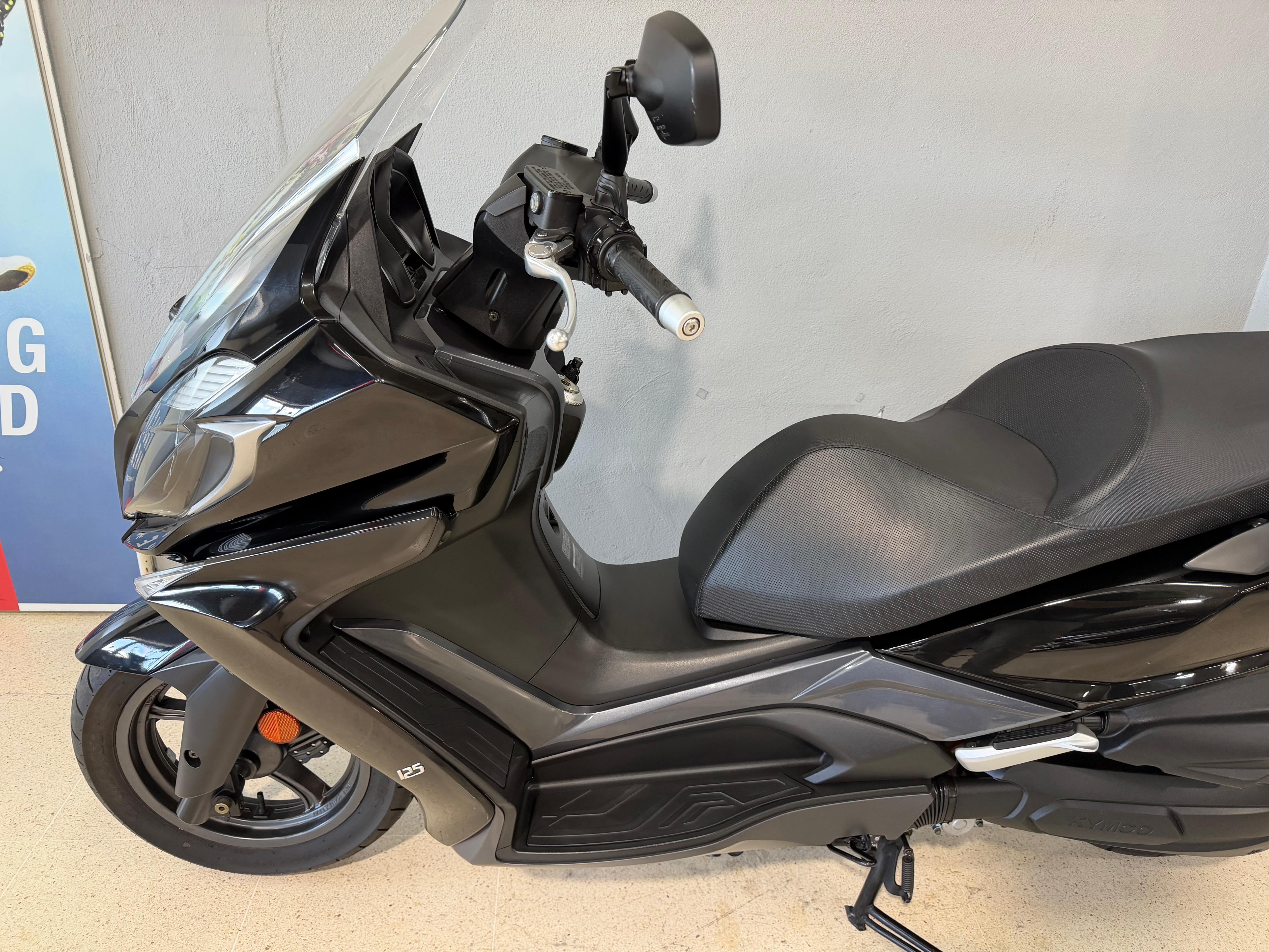 Foto 5 de KYMCO SUPER DINK 125 ABS Imagen de KYMCO SUPER DINK 125 ABS