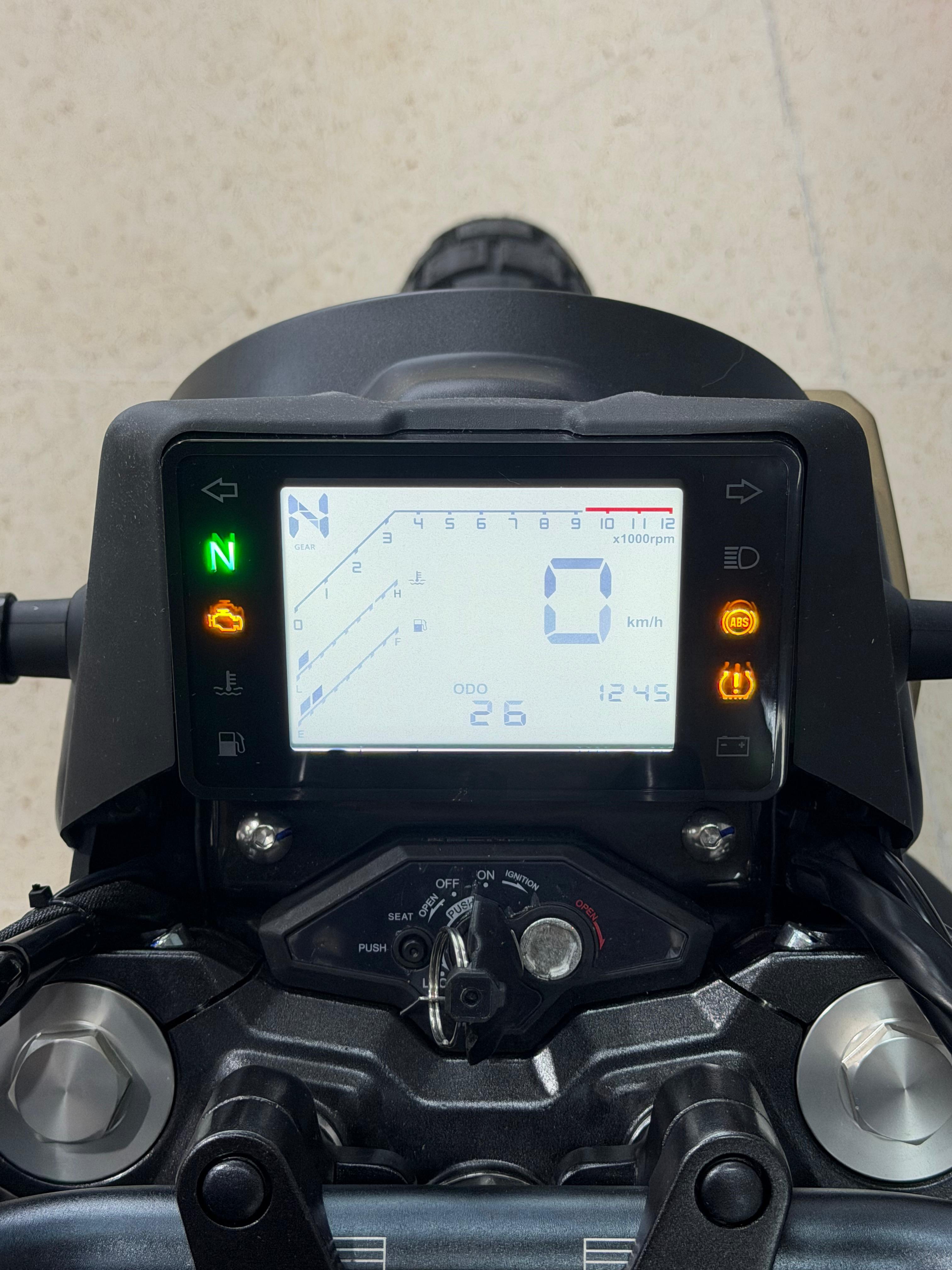 Imagen de ZONTES 125 G1 RADIOS LCD E5+ - MATTE BLACK