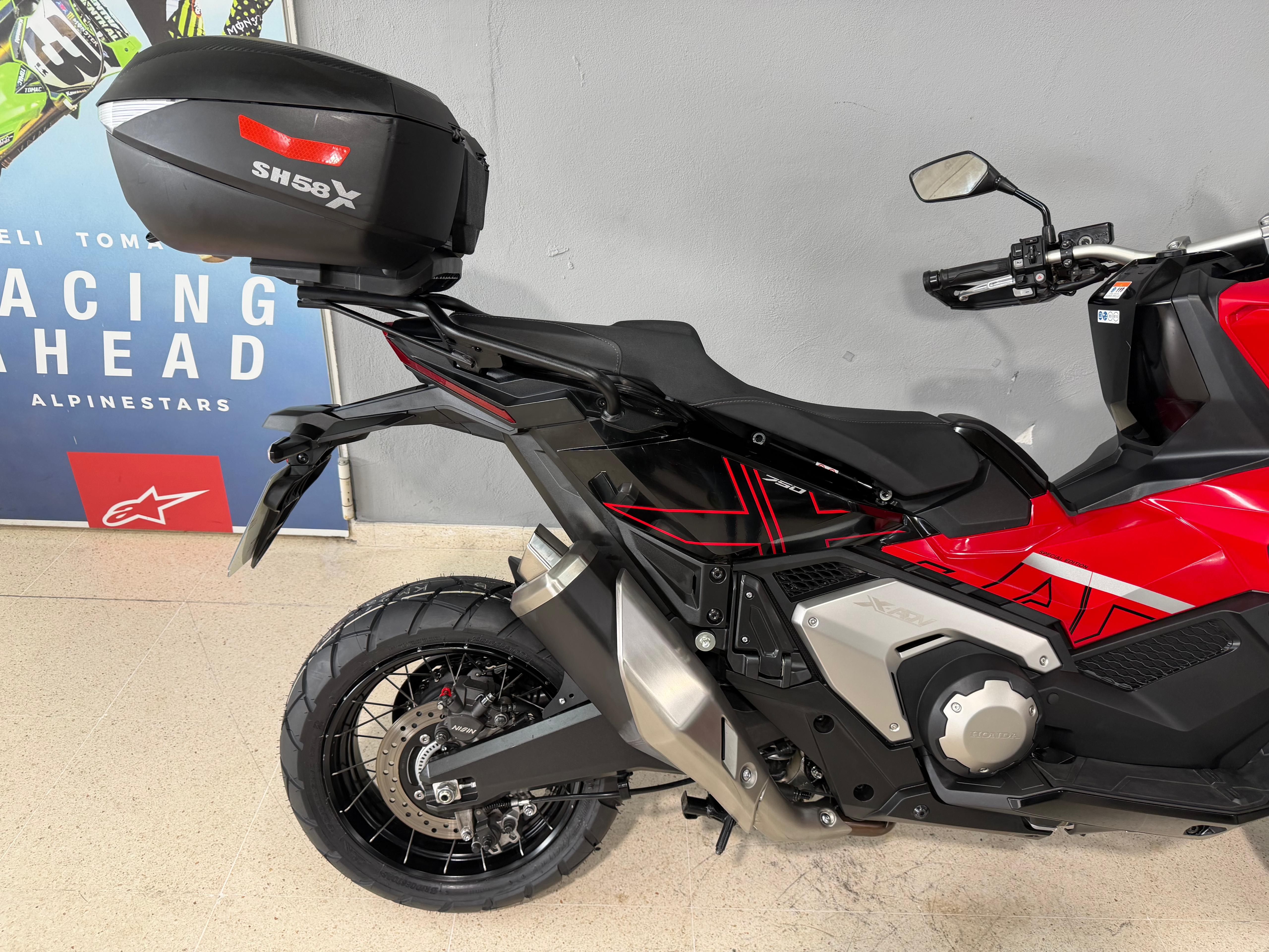 Foto 1 de HONDA X-ADV 750 SPECIAL EDITION Imagen de HONDA X-ADV 750 SPECIAL EDITION