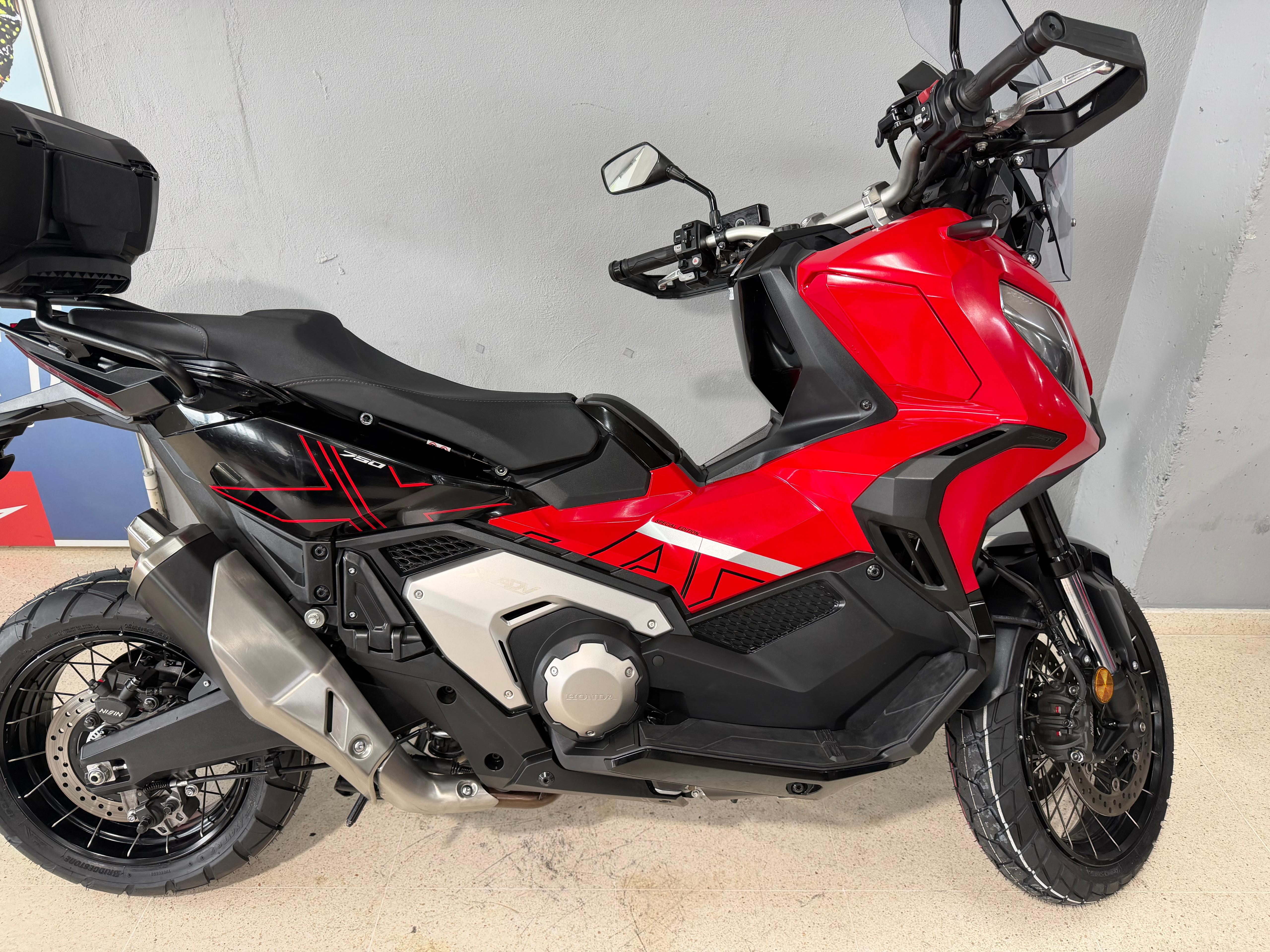 Foto 2 de HONDA X-ADV 750 SPECIAL EDITION Imagen de HONDA X-ADV 750 SPECIAL EDITION