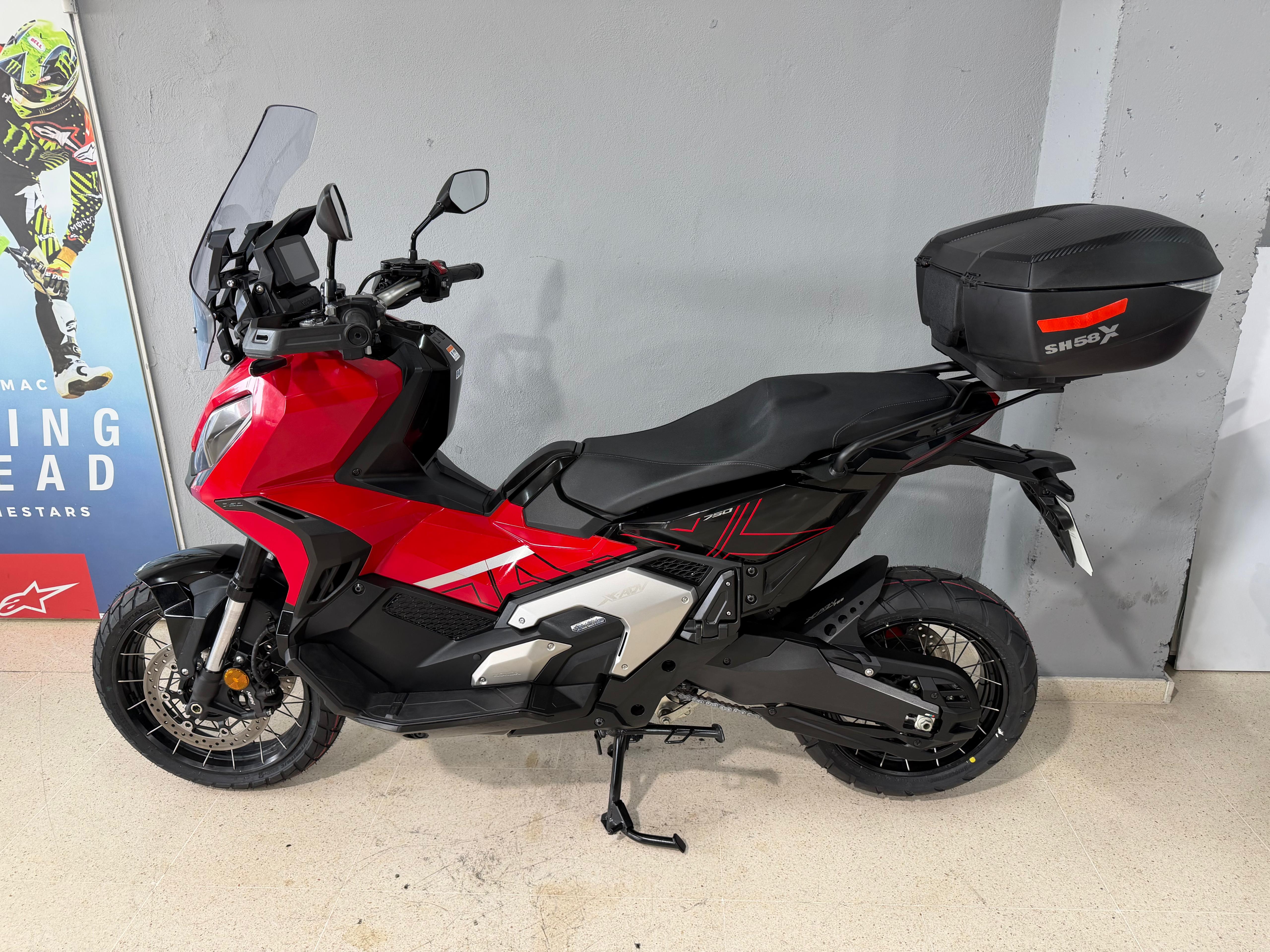Foto 4 de HONDA X-ADV 750 SPECIAL EDITION Imagen de HONDA X-ADV 750 SPECIAL EDITION
