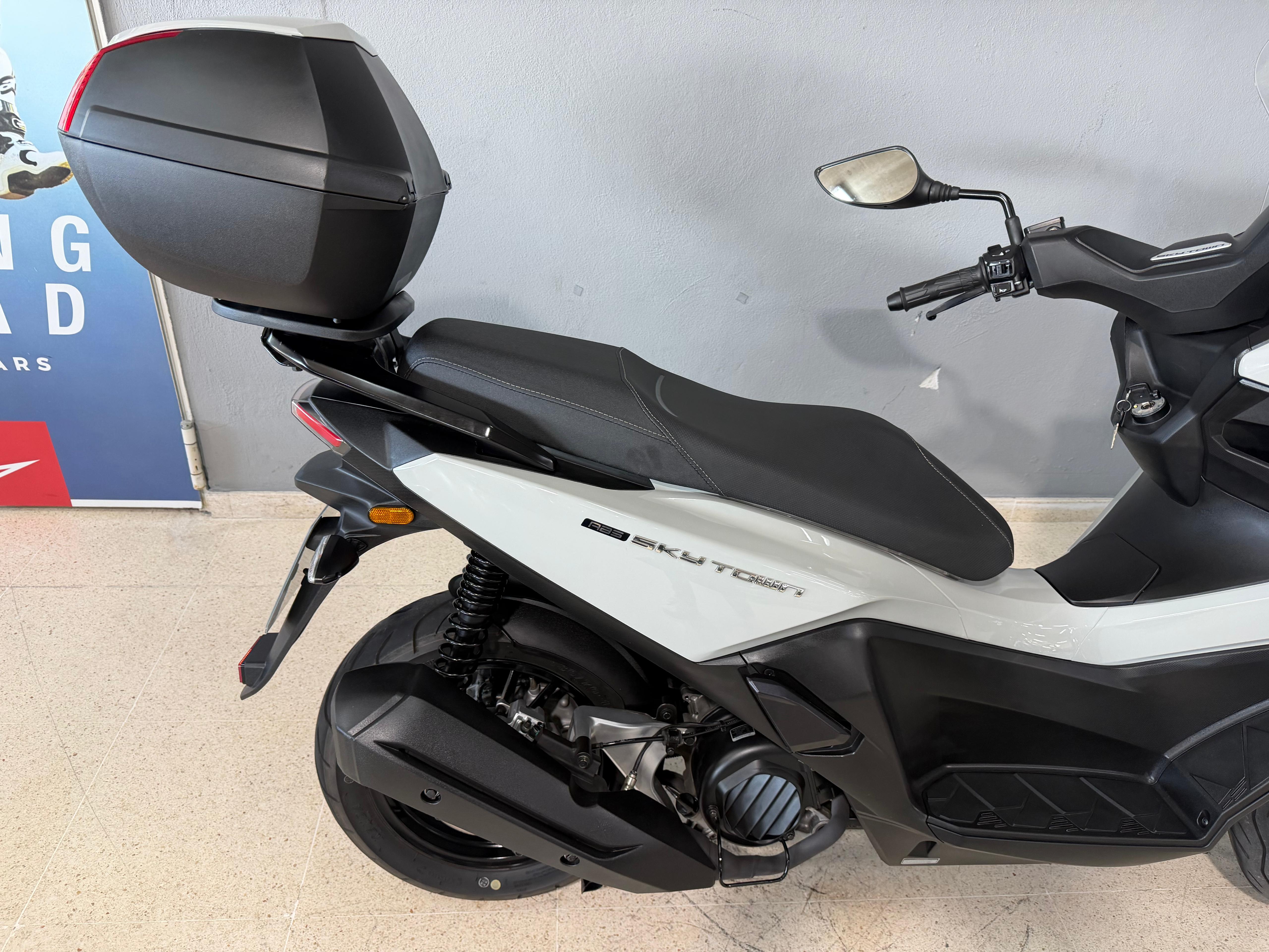 Foto 1 de KYMCO SKYTOWN 125 Imagen de KYMCO SKYTOWN 125