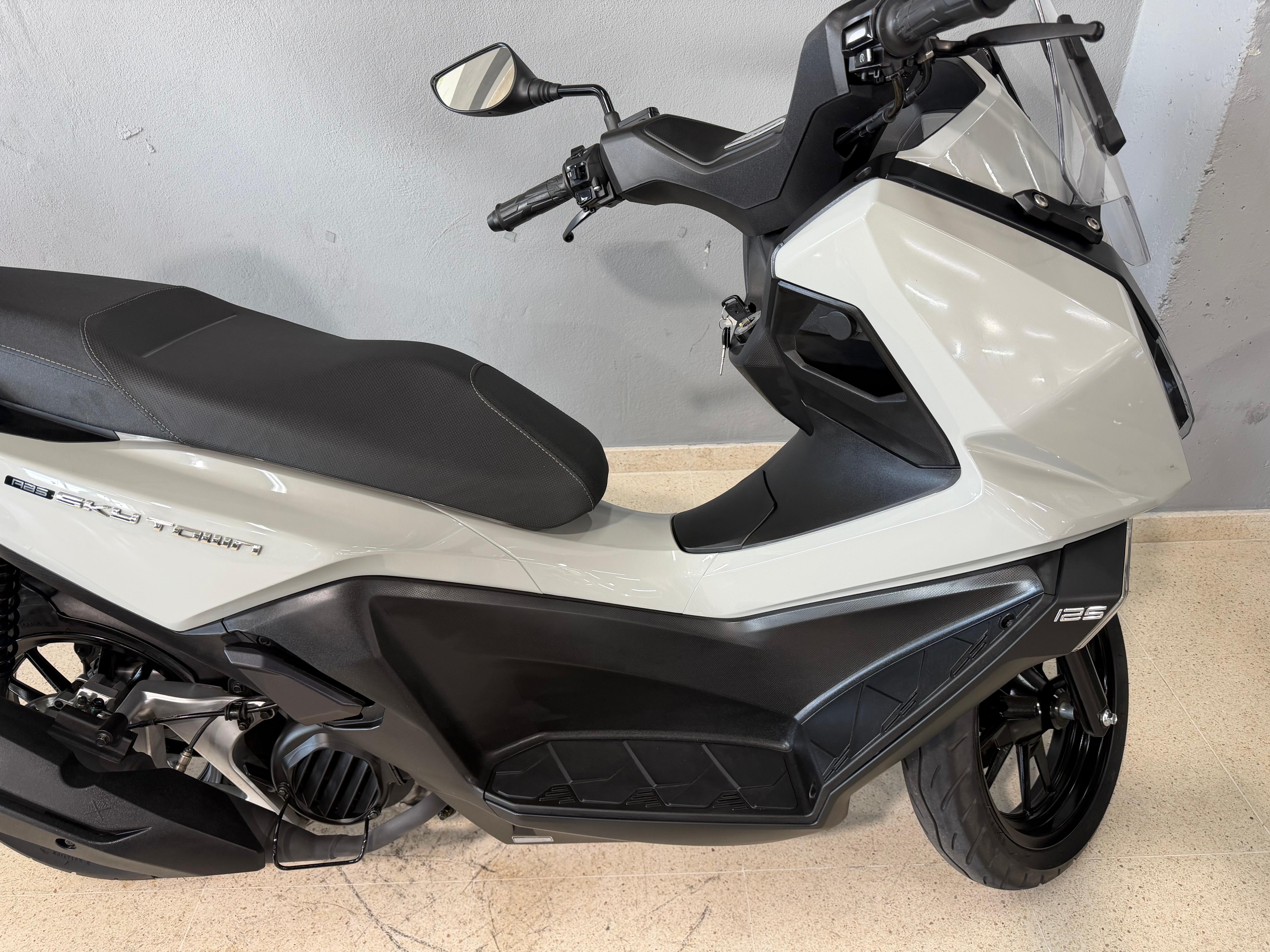 Foto 2 de KYMCO SKYTOWN 125 Imagen de KYMCO SKYTOWN 125