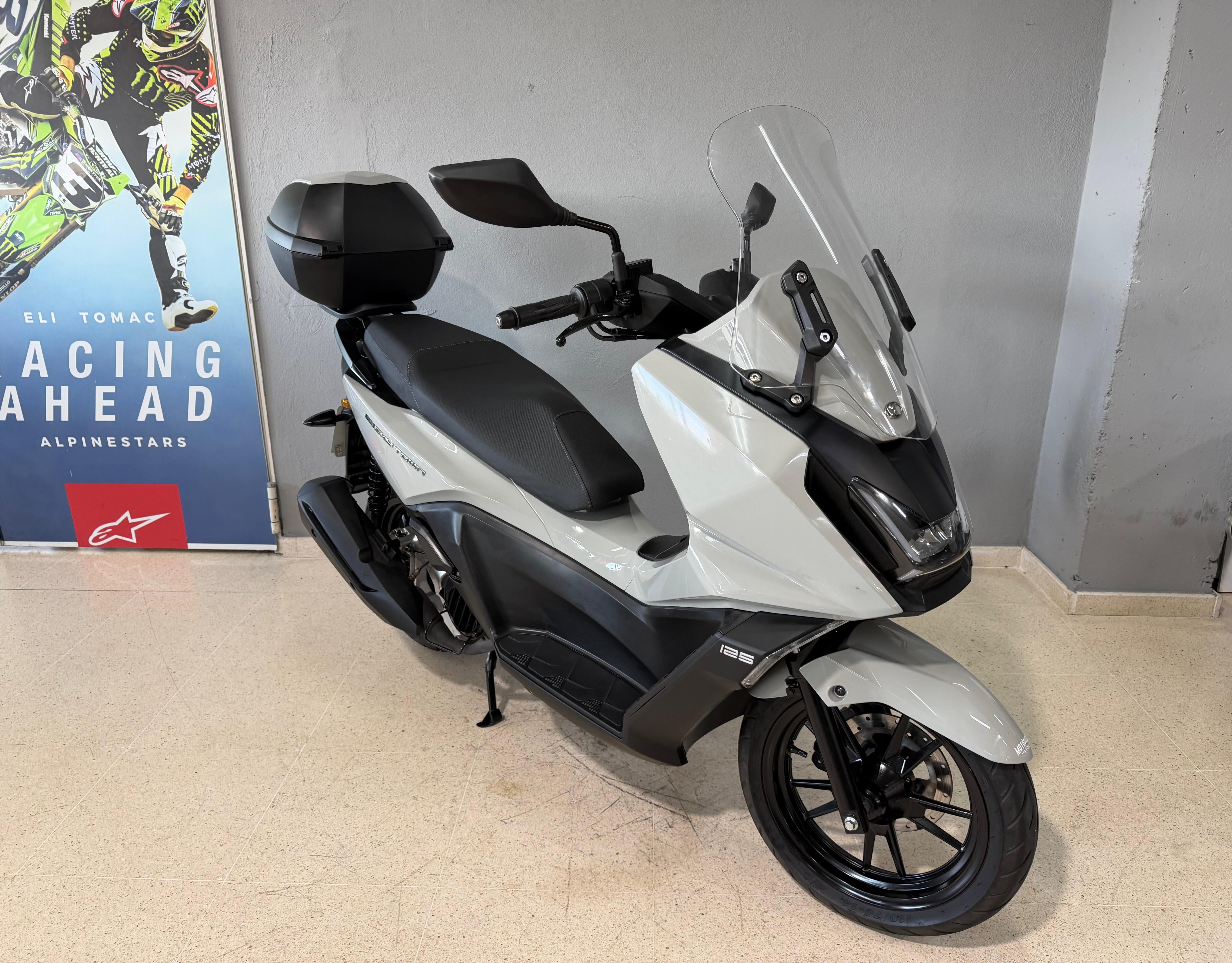 Foto 3 de KYMCO SKYTOWN 125 Imagen de KYMCO SKYTOWN 125