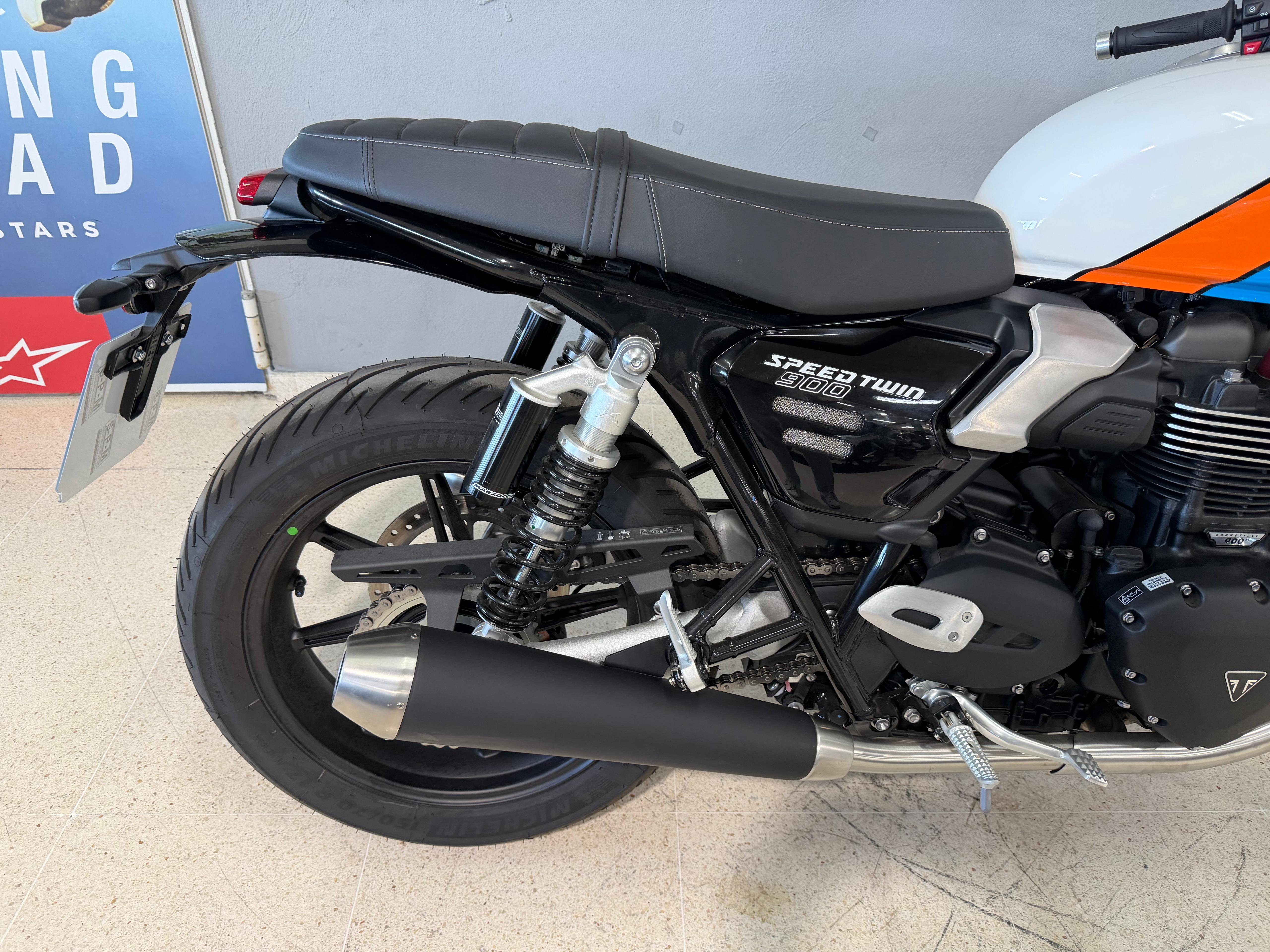 Foto 1 de TRIUMPH SPEED TWIN 900 26 - PURE WHITE Imagen de TRIUMPH SPEED TWIN 900 26 - PURE WHITE
