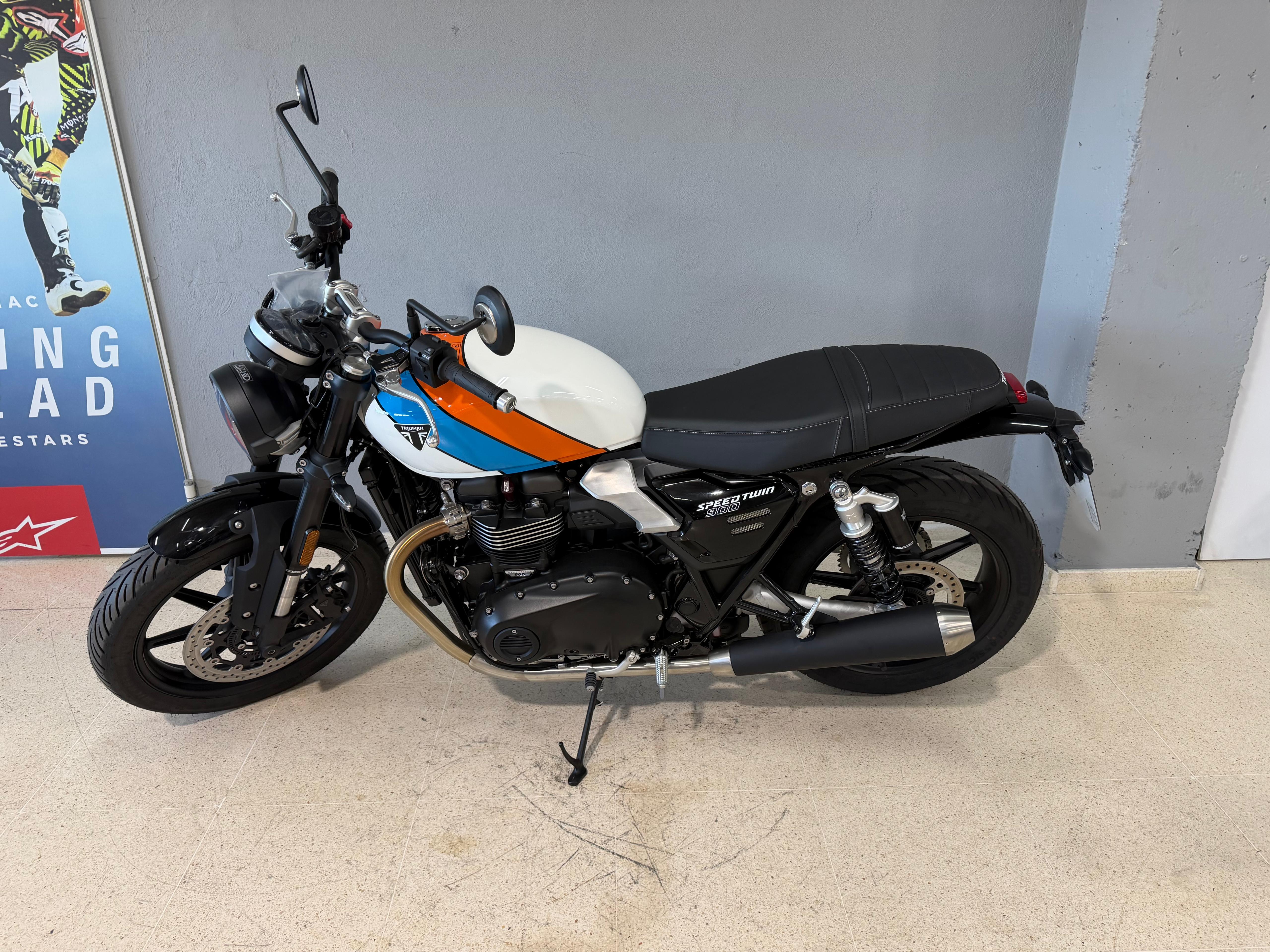 Foto 4 de TRIUMPH SPEED TWIN 900 26 - PURE WHITE Imagen de TRIUMPH SPEED TWIN 900 26 - PURE WHITE