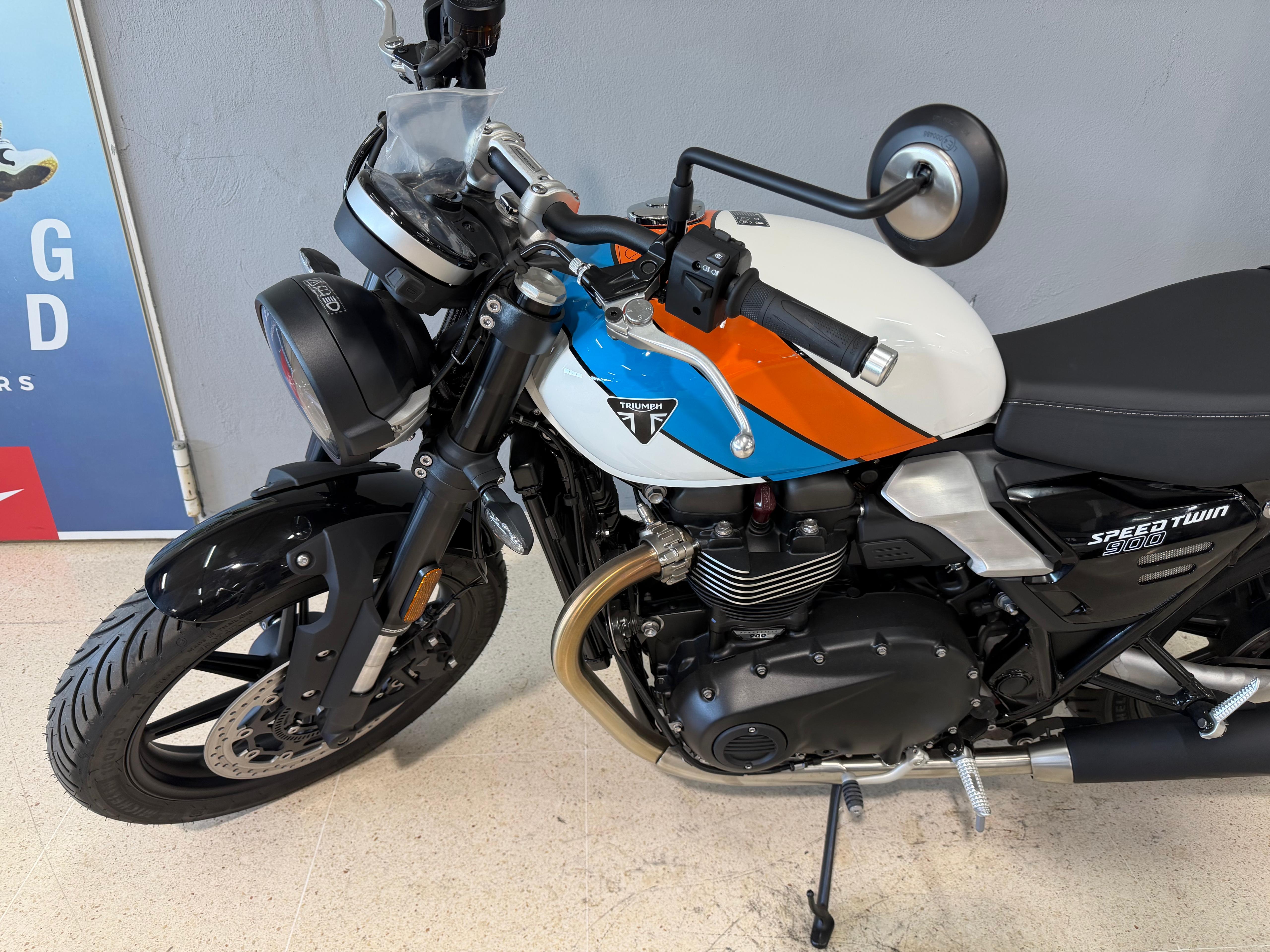 Foto 5 de TRIUMPH SPEED TWIN 900 26 - PURE WHITE Imagen de TRIUMPH SPEED TWIN 900 26 - PURE WHITE