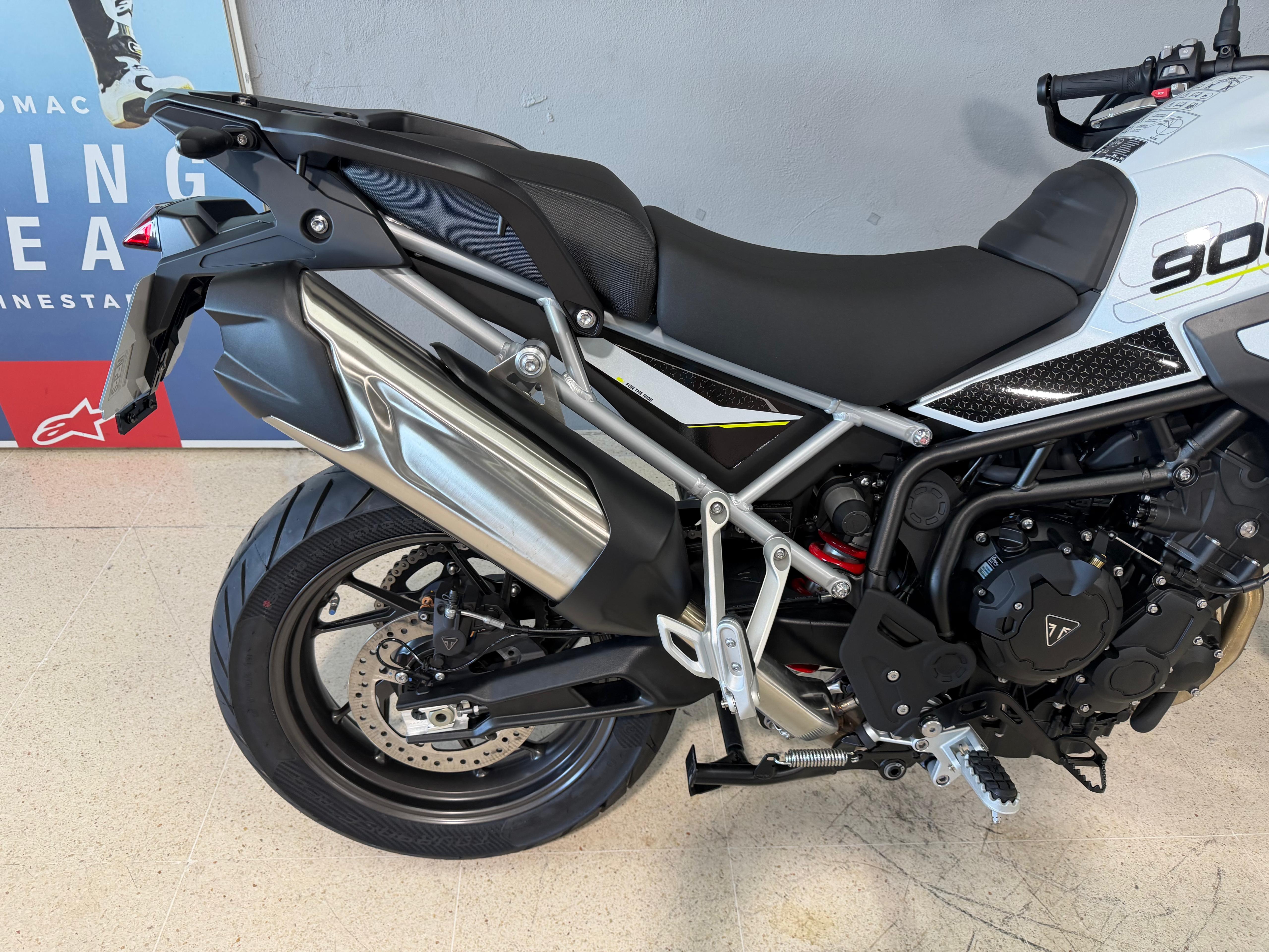 Foto 1 de TRIUMPH TIGER 900 GT PRO 25 - A2 - SNOWDONIA WHITE/ SAPPHIRE BLACK Imagen de TRIUMPH TIGER 900 GT PRO 25 - A2 - SNOWDONIA WHITE/ SAPPHIRE BLACK