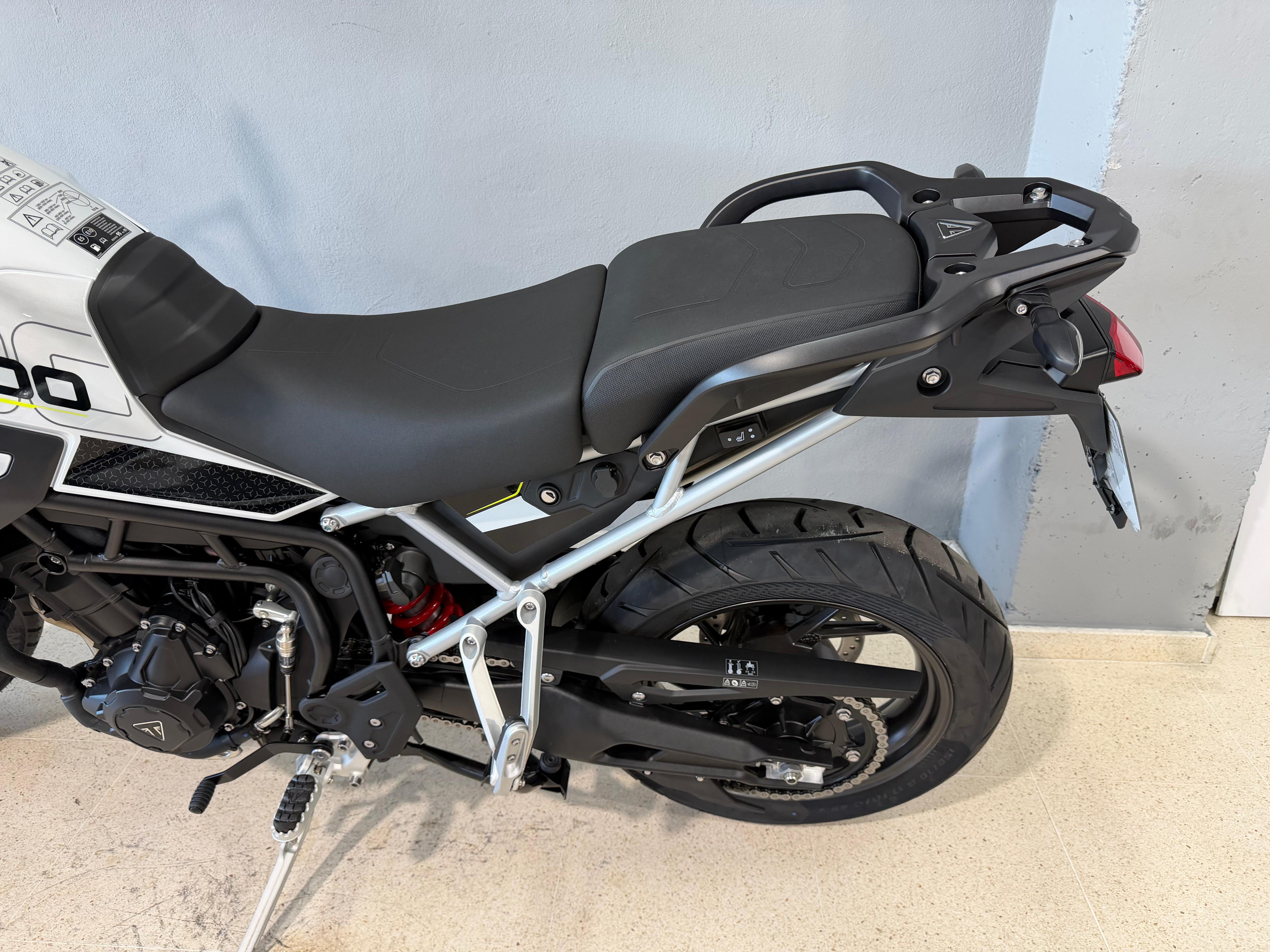 Foto 5 de TRIUMPH TIGER 900 GT PRO 25 - A2 - SNOWDONIA WHITE/ SAPPHIRE BLACK Imagen de TRIUMPH TIGER 900 GT PRO 25 - A2 - SNOWDONIA WHITE/ SAPPHIRE BLACK