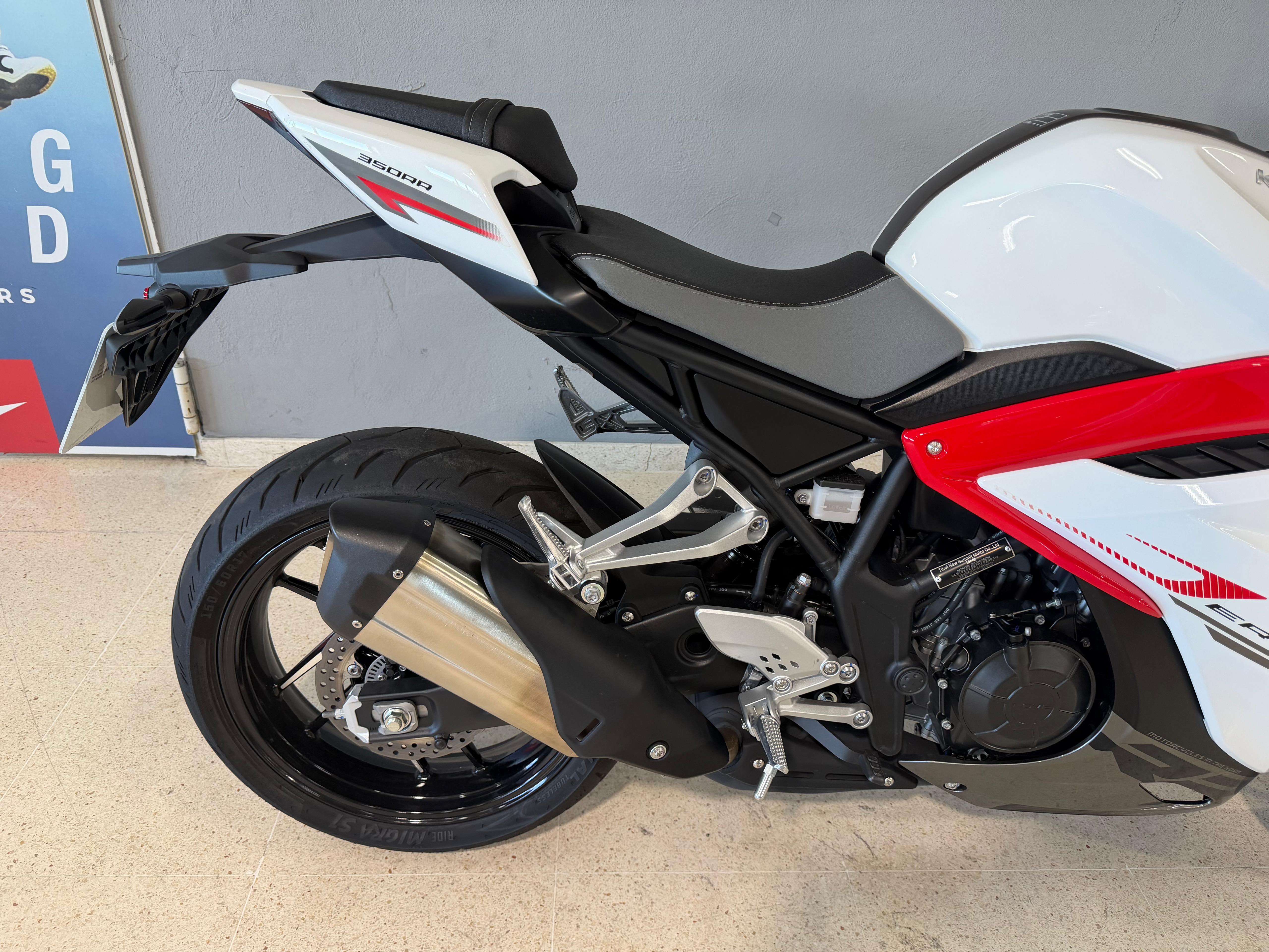 Foto 1 de KOVE 350 RR - BLANCO Imagen de KOVE 350 RR - BLANCO
