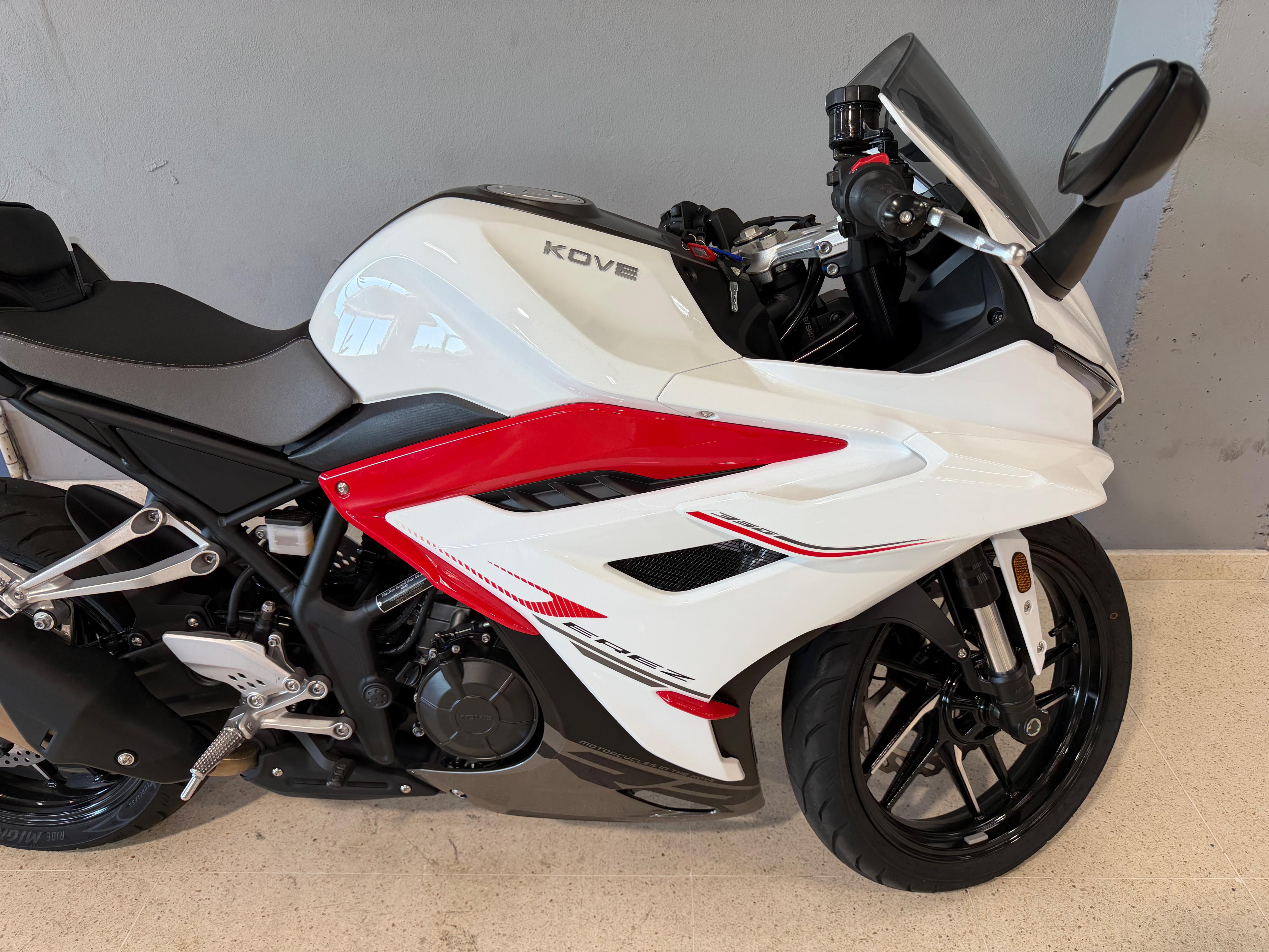 Foto 2 de KOVE 350 RR - BLANCO Imagen de KOVE 350 RR - BLANCO