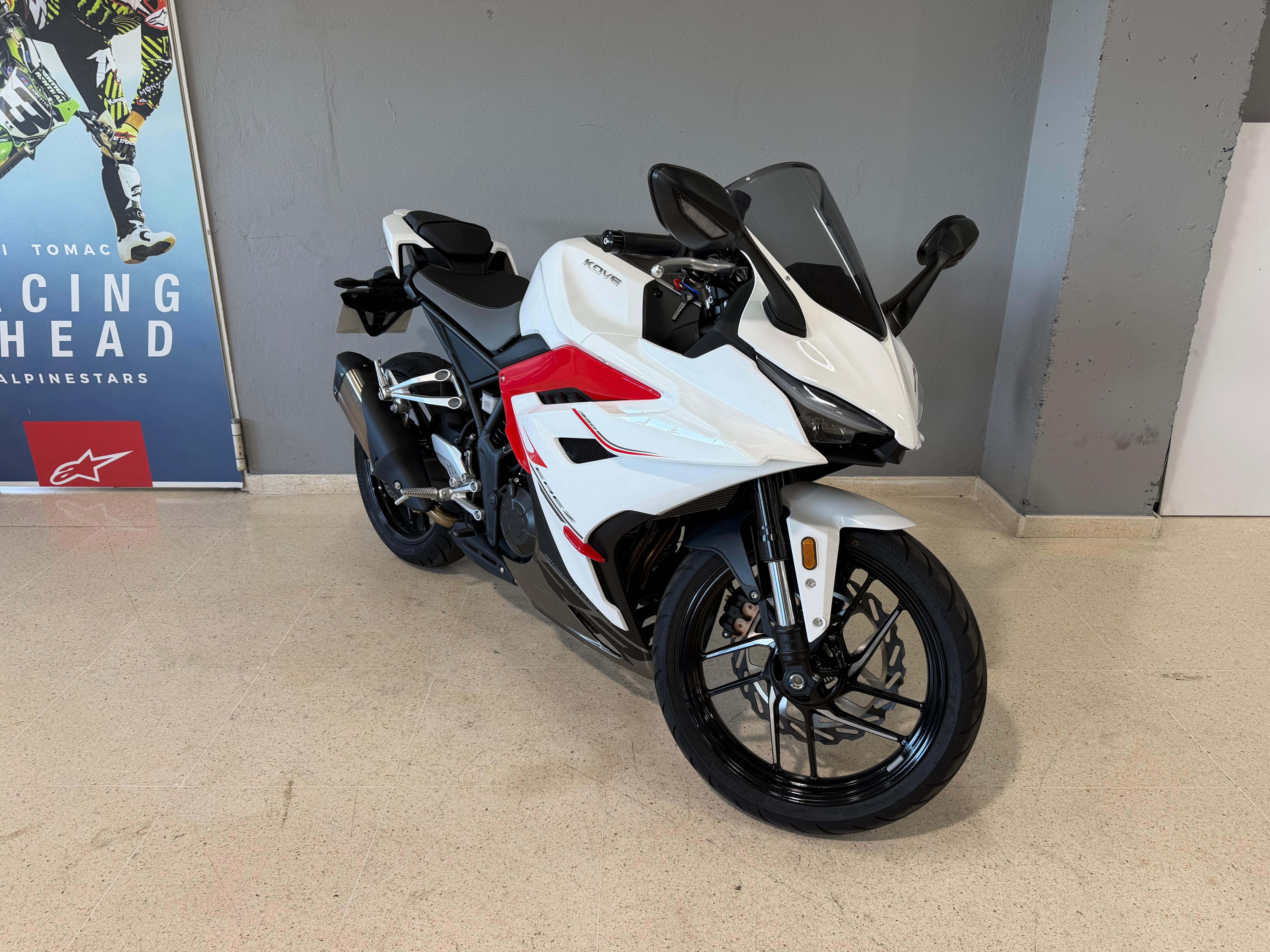 Foto 3 de KOVE 350 RR - BLANCO Imagen de KOVE 350 RR - BLANCO