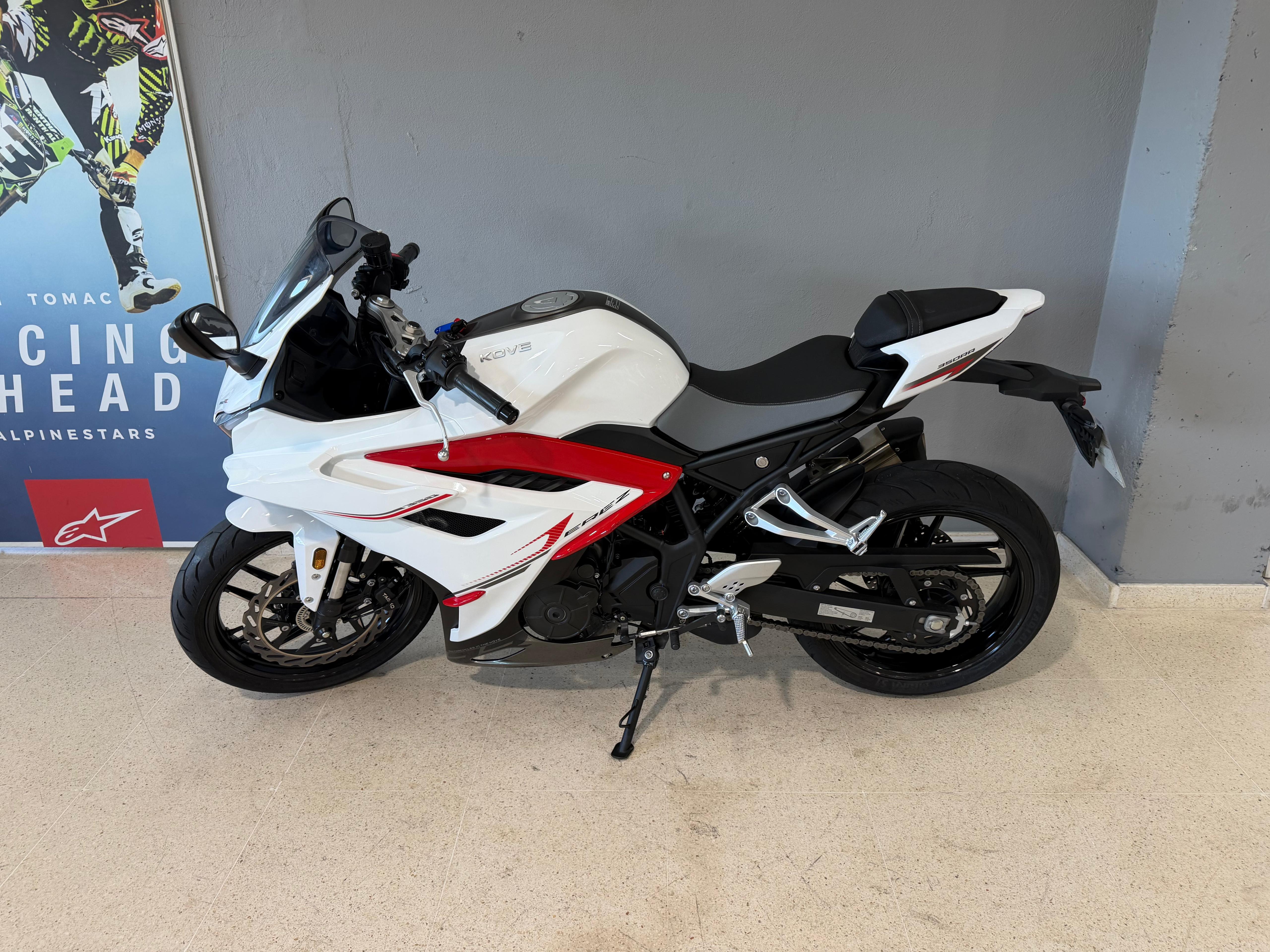 Foto 4 de KOVE 350 RR - BLANCO Imagen de KOVE 350 RR - BLANCO