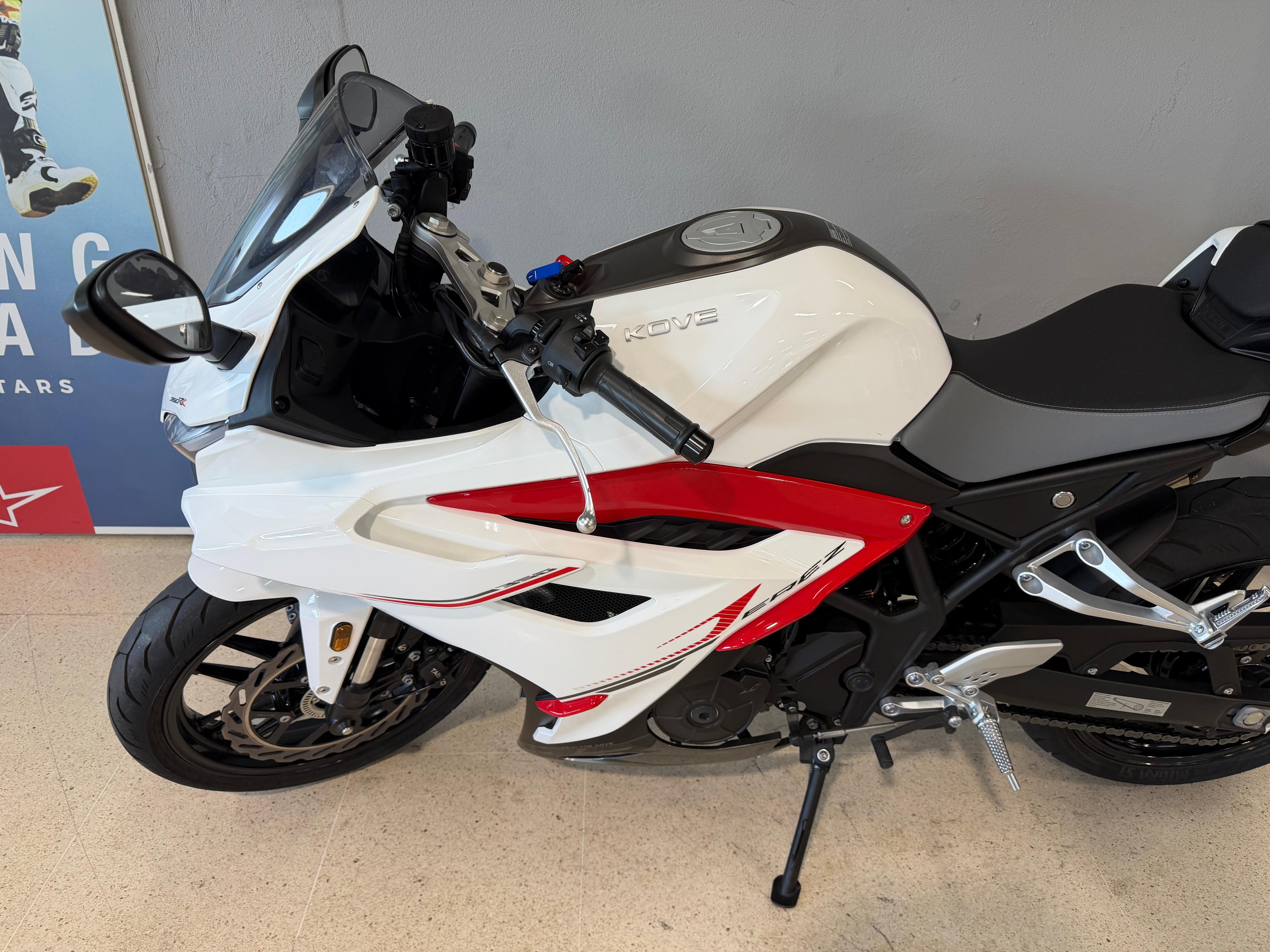 Foto 5 de KOVE 350 RR - BLANCO Imagen de KOVE 350 RR - BLANCO