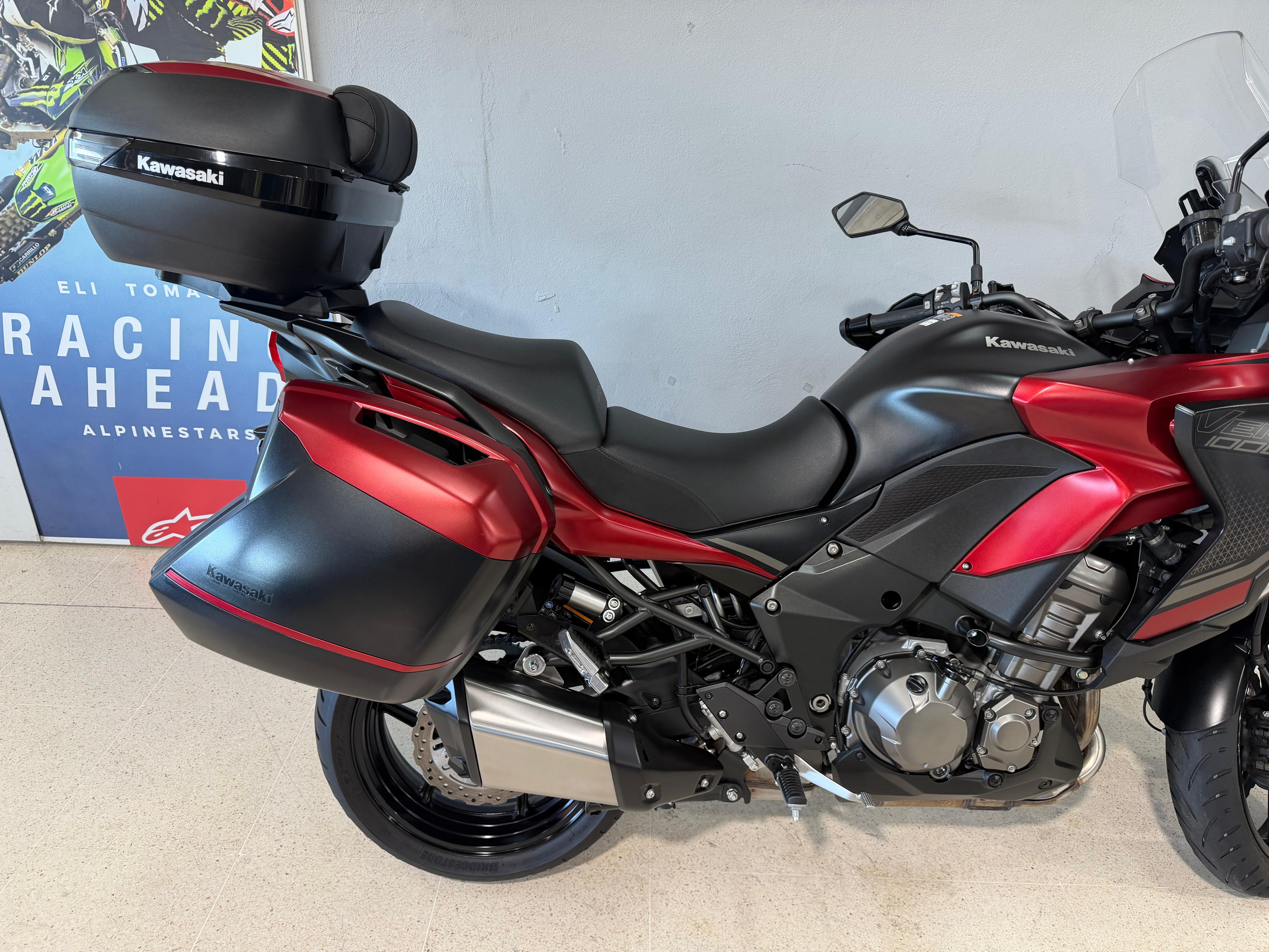 Foto 1 de KAWASAKI VERSYS 1000 S 24 - ROJO Imagen de KAWASAKI VERSYS 1000 S 24 - ROJO