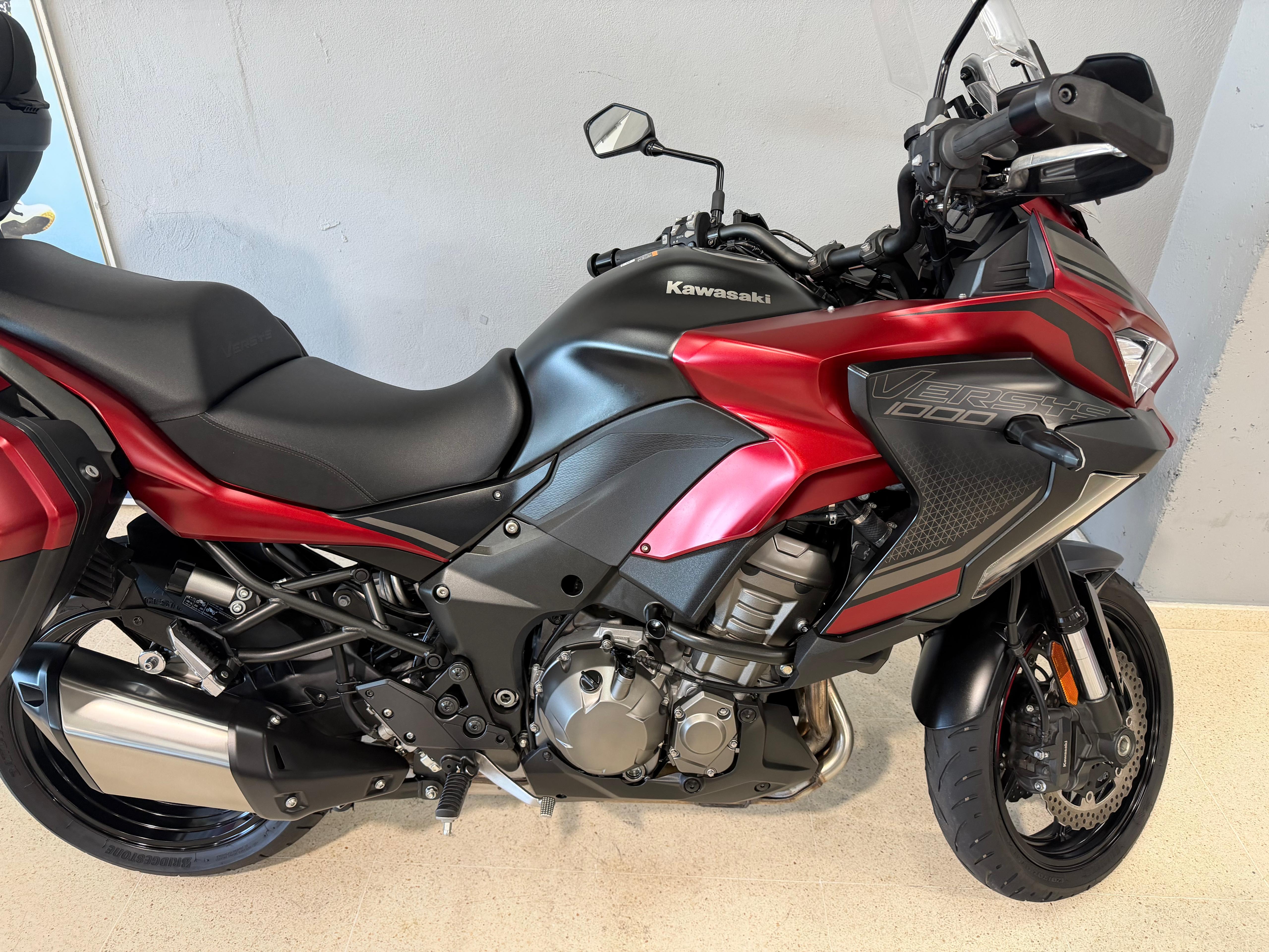Foto 2 de KAWASAKI VERSYS 1000 S 24 - ROJO Imagen de KAWASAKI VERSYS 1000 S 24 - ROJO
