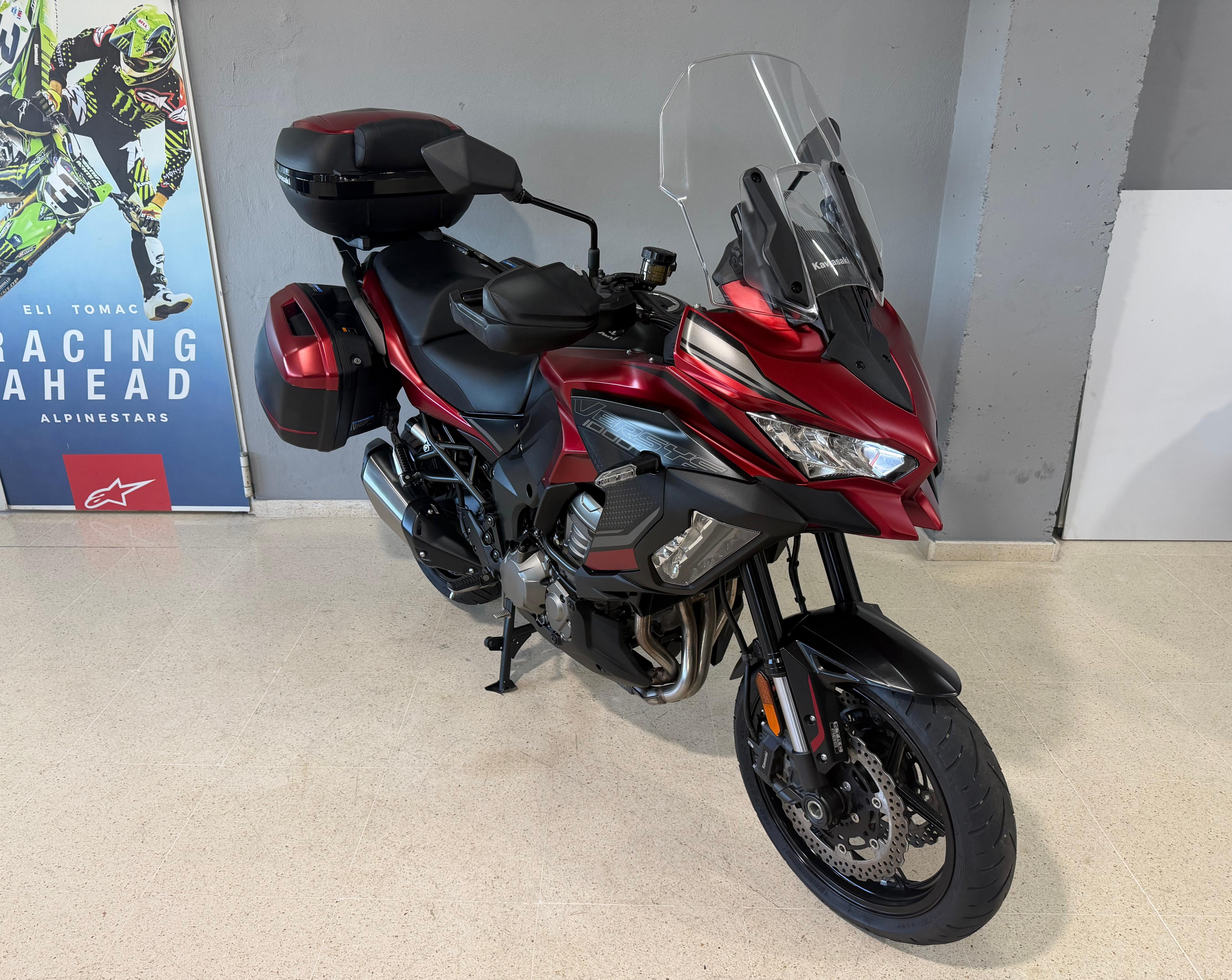 Foto 3 de KAWASAKI VERSYS 1000 S 24 - ROJO Imagen de KAWASAKI VERSYS 1000 S 24 - ROJO