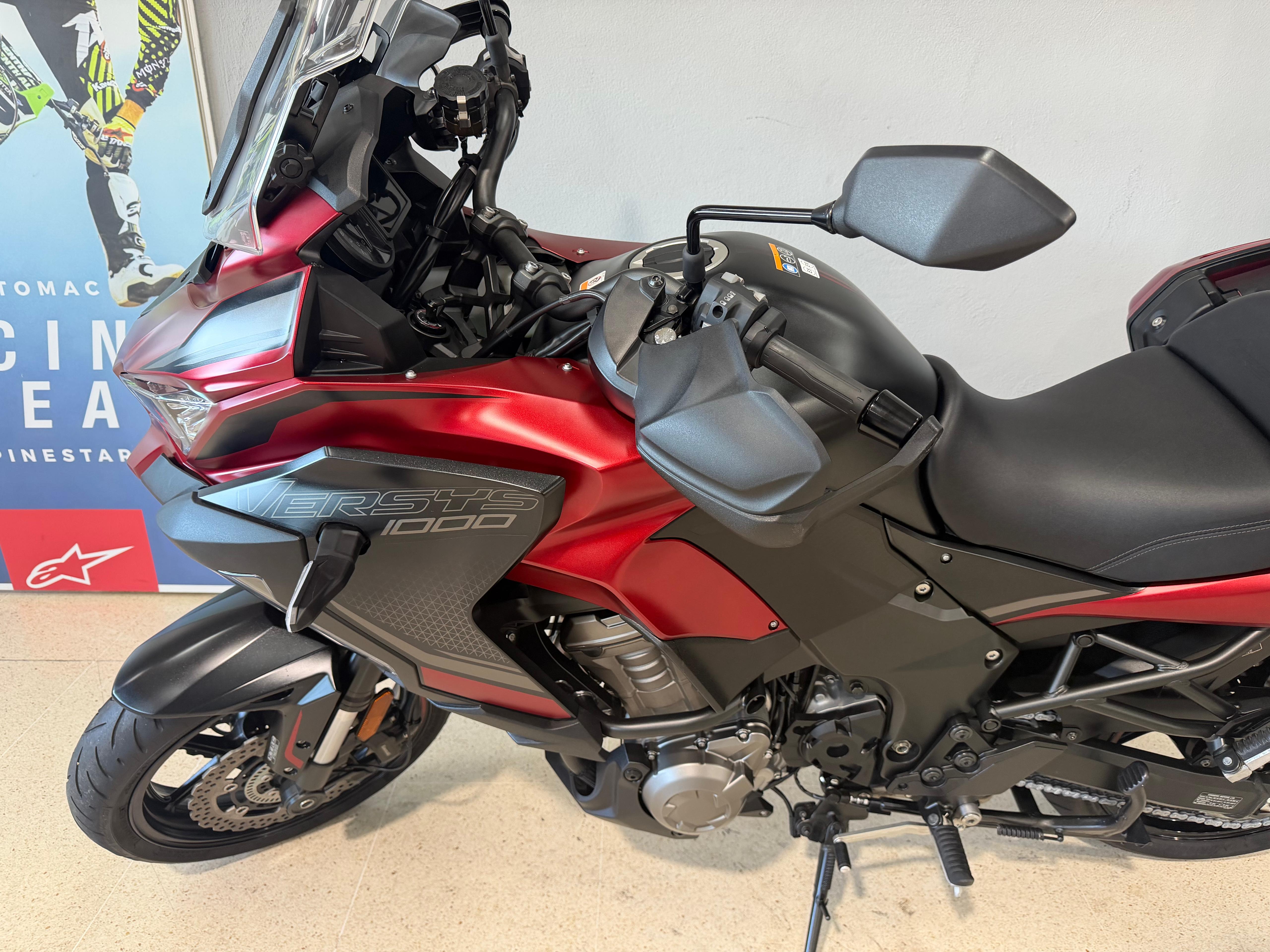 Foto 4 de KAWASAKI VERSYS 1000 S 24 - ROJO Imagen de KAWASAKI VERSYS 1000 S 24 - ROJO