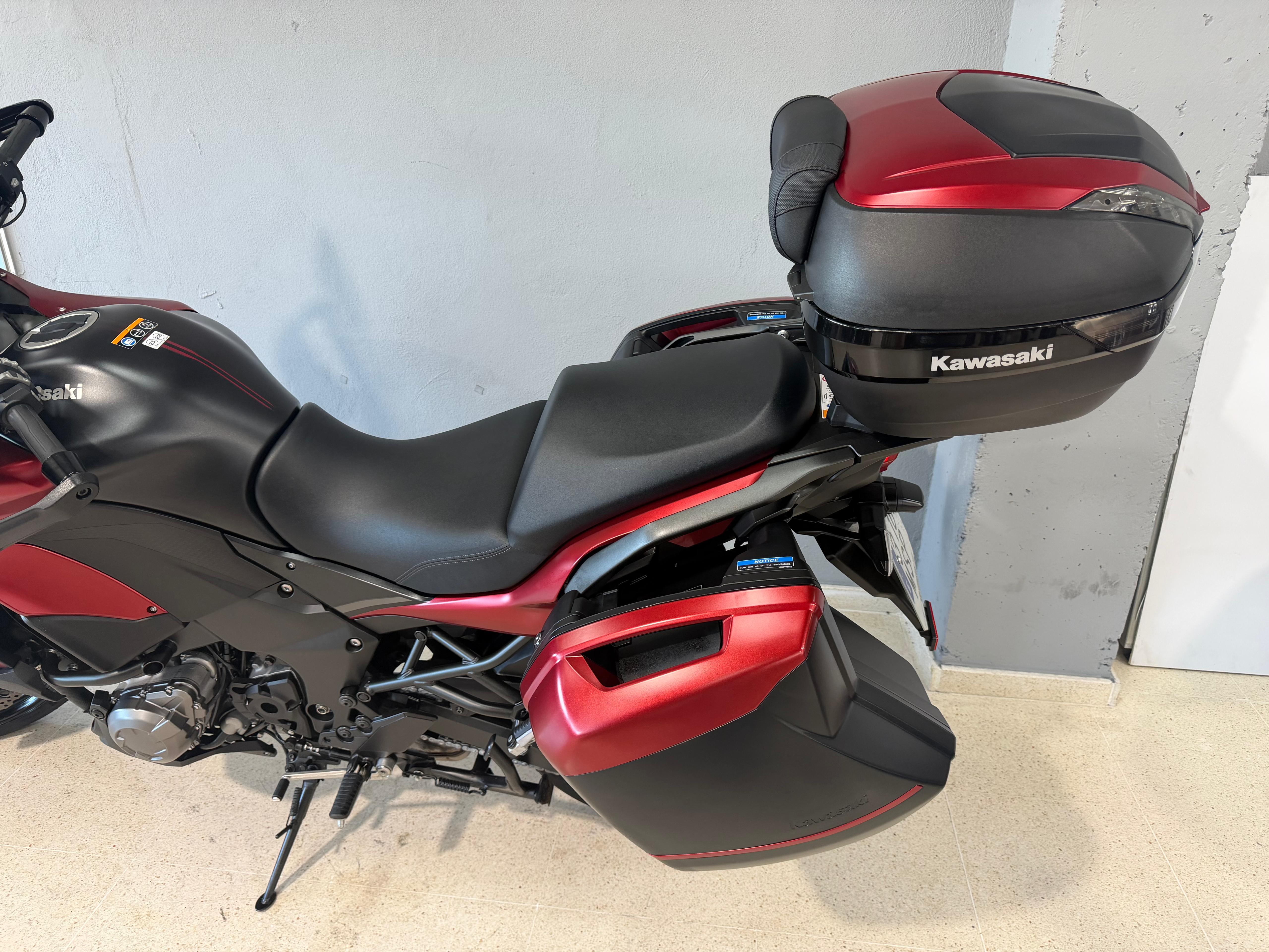 Foto 5 de KAWASAKI VERSYS 1000 S 24 - ROJO Imagen de KAWASAKI VERSYS 1000 S 24 - ROJO