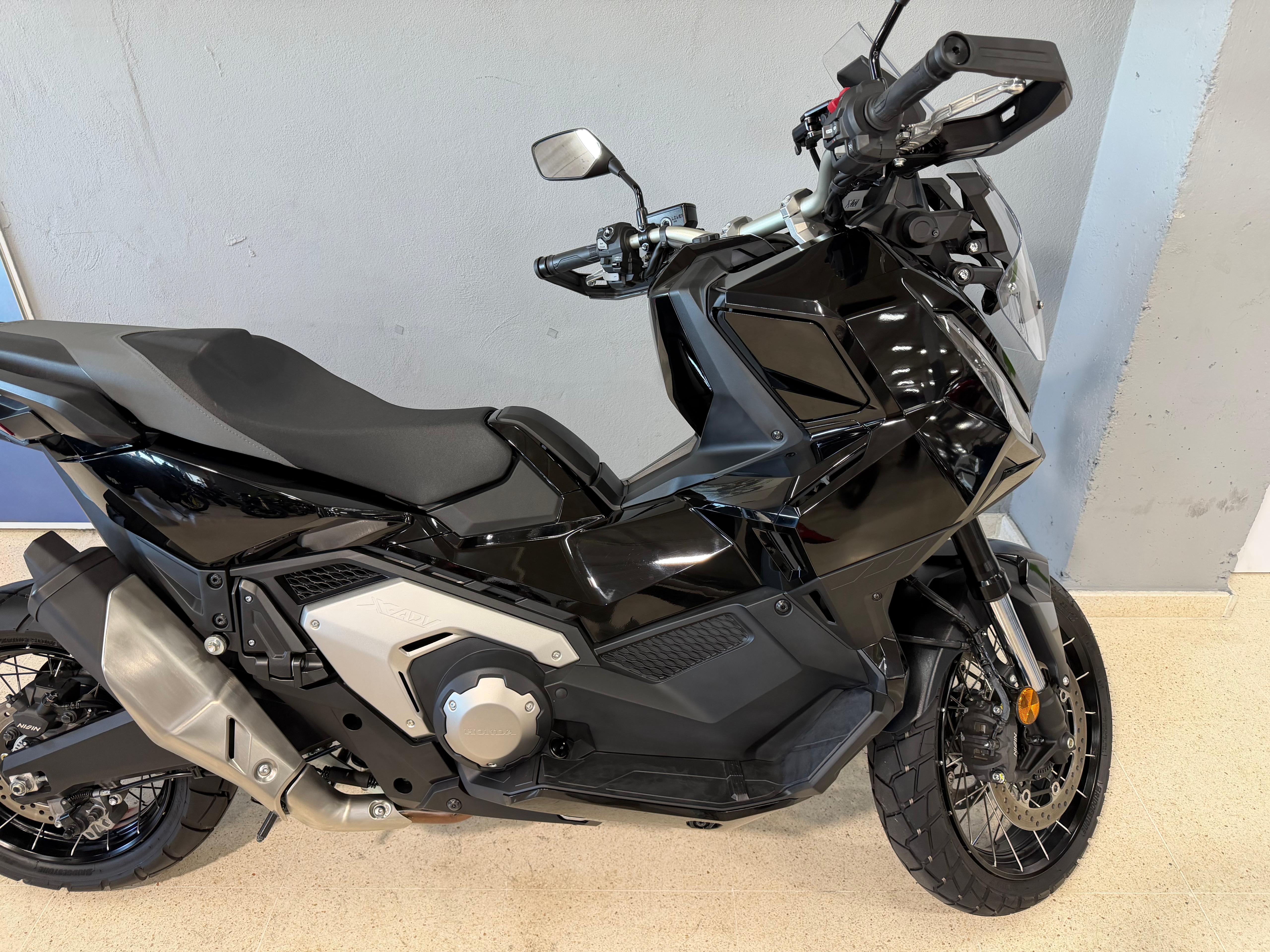 Foto 2 de HONDA X-ADV 750 Imagen de HONDA X-ADV 750