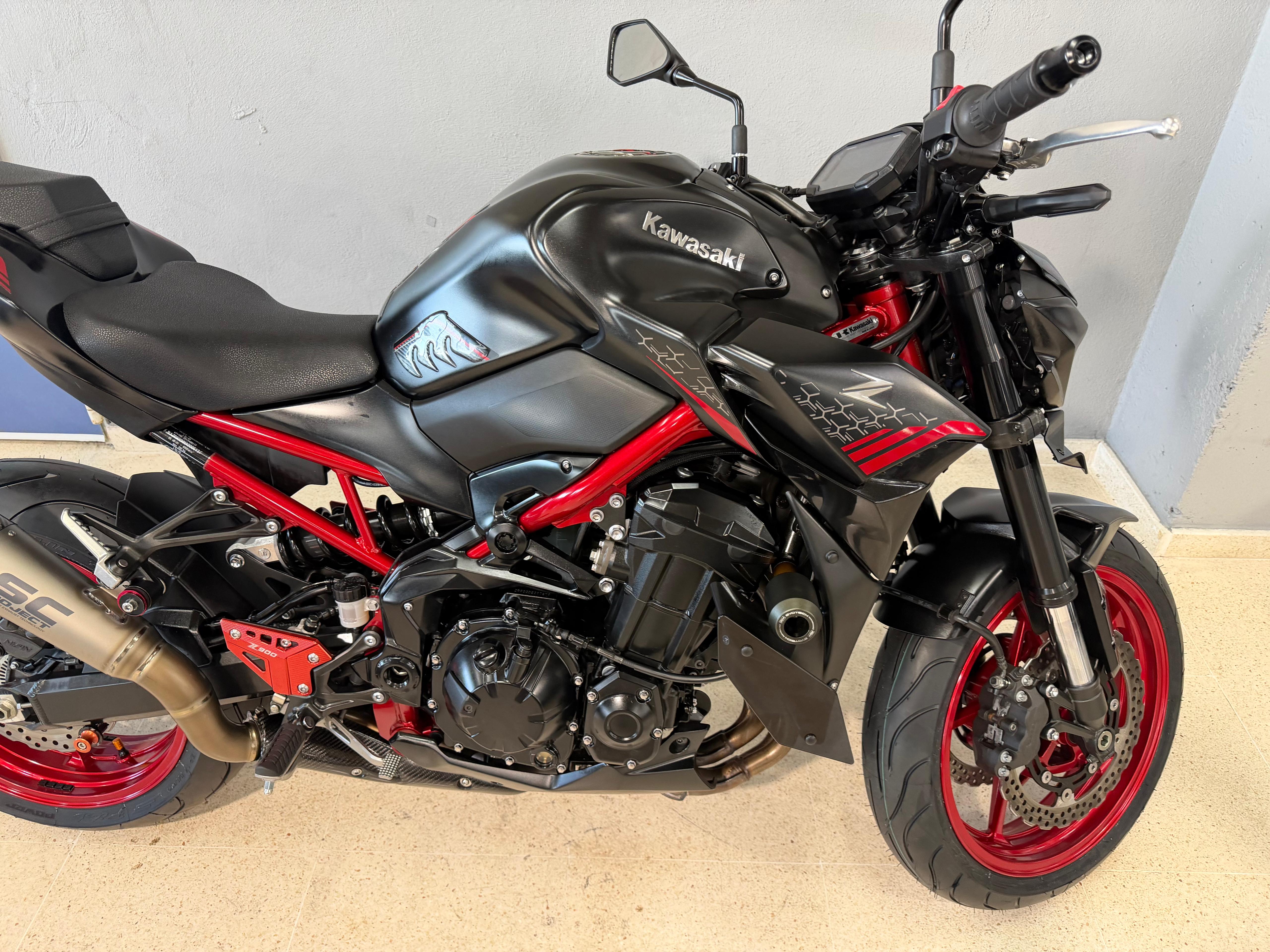 Imagen de KAWASAKI Z 900 A2 21 - NEGRO/ROJO