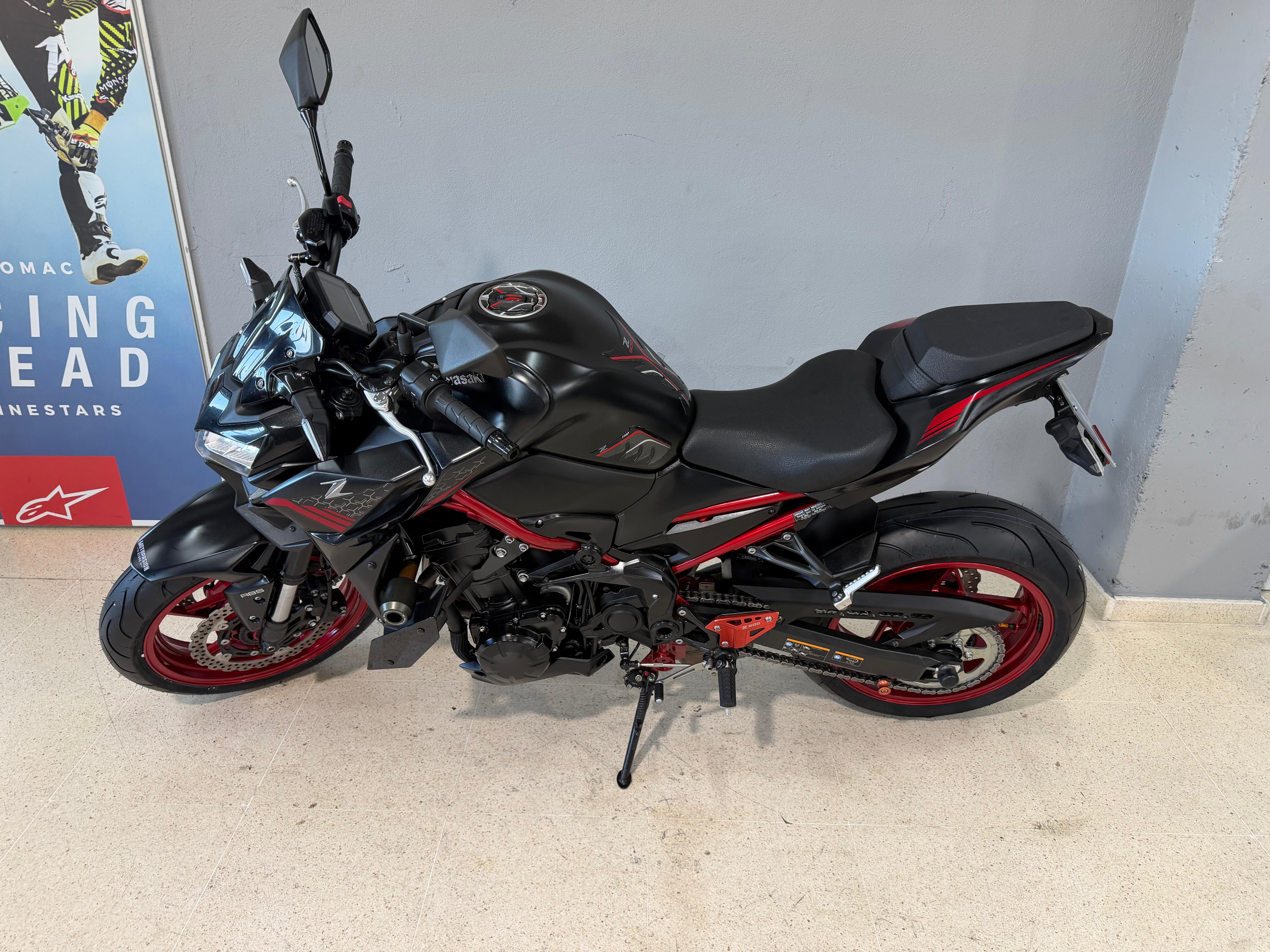 Imagen de KAWASAKI Z 900 A2 21 - NEGRO/ROJO
