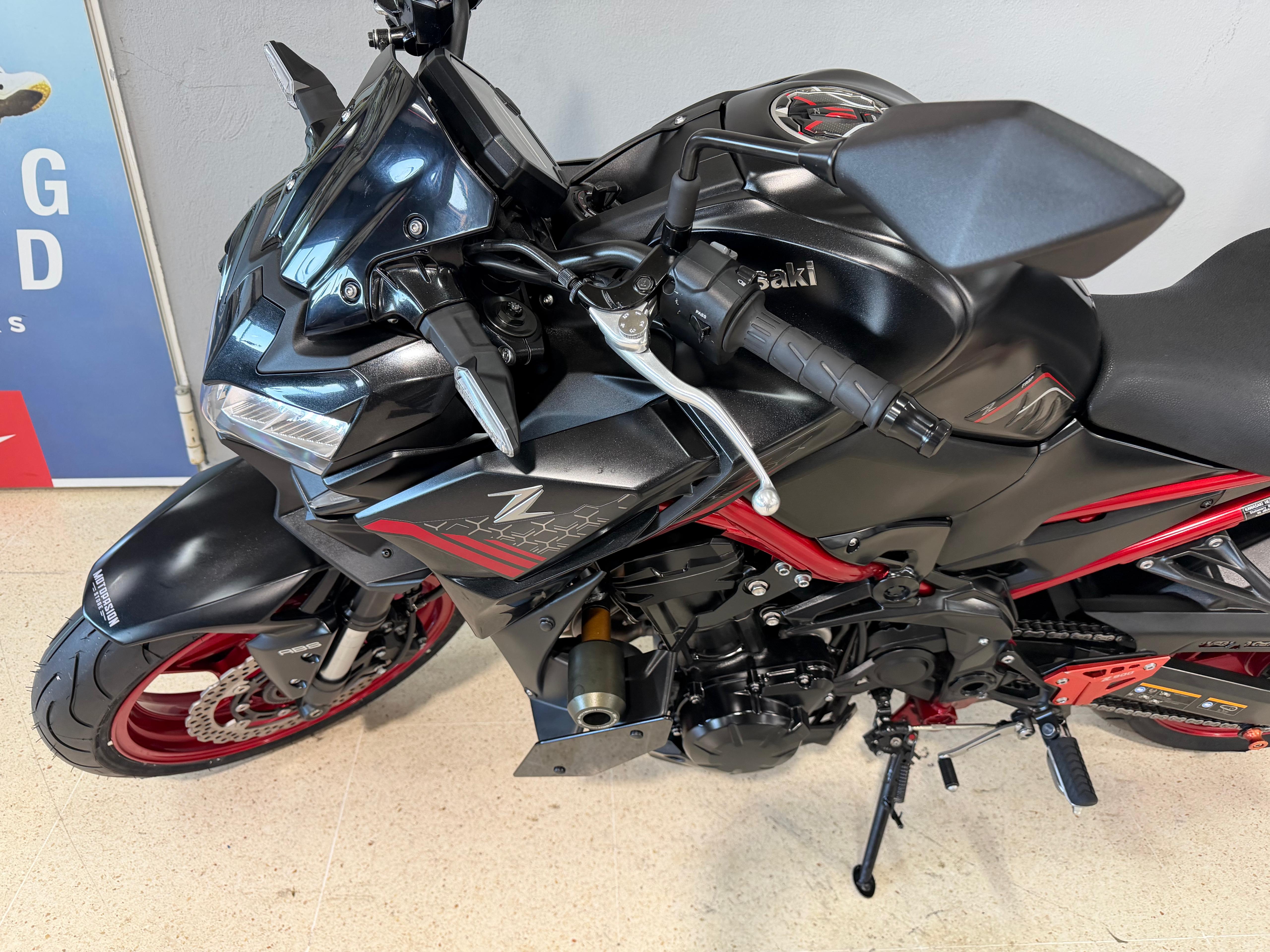 Imagen de KAWASAKI Z 900 A2 21 - NEGRO/ROJO